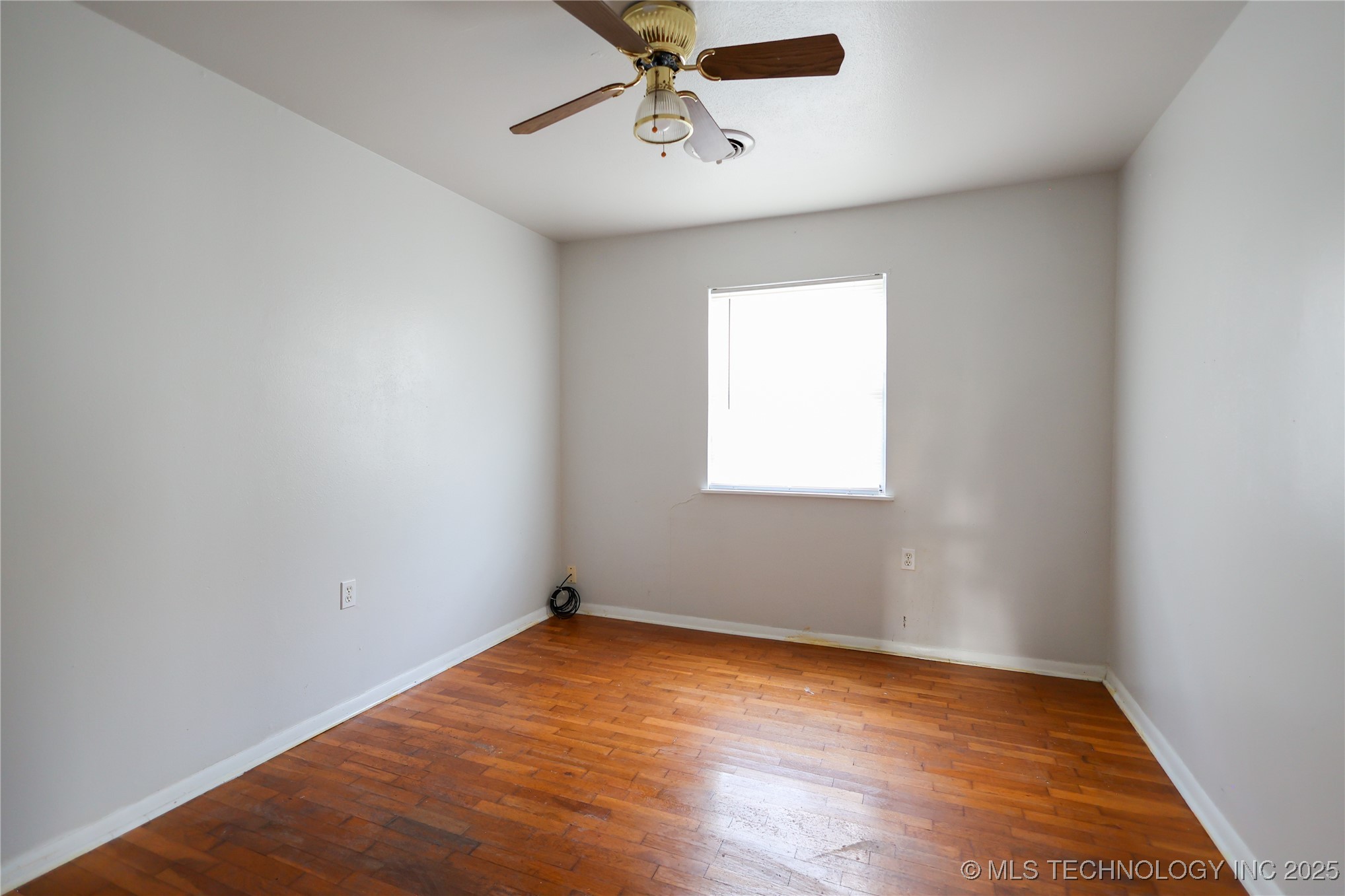 1017 W 15th Property Photo 8