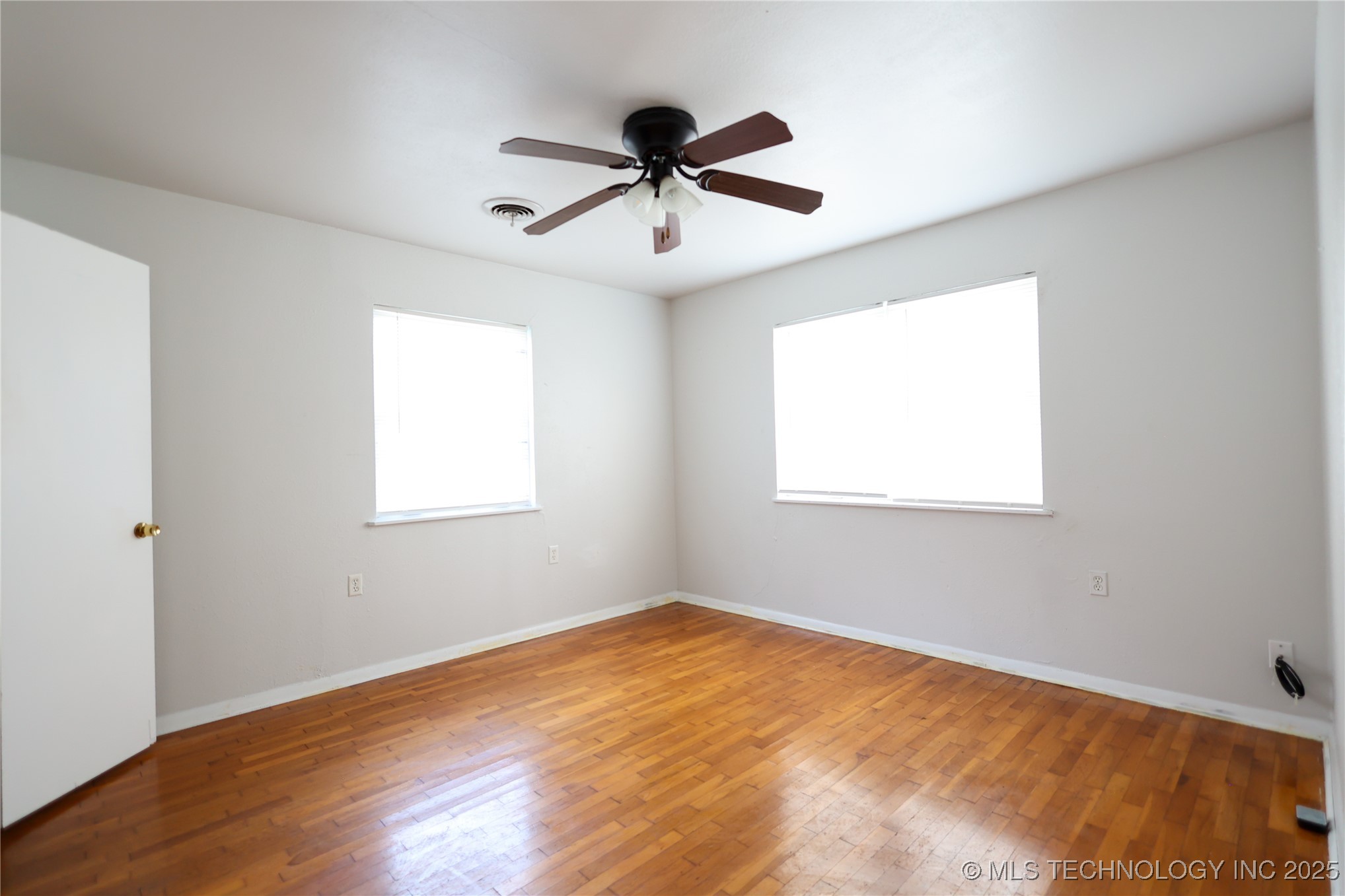 1017 W 15th Property Photo 9