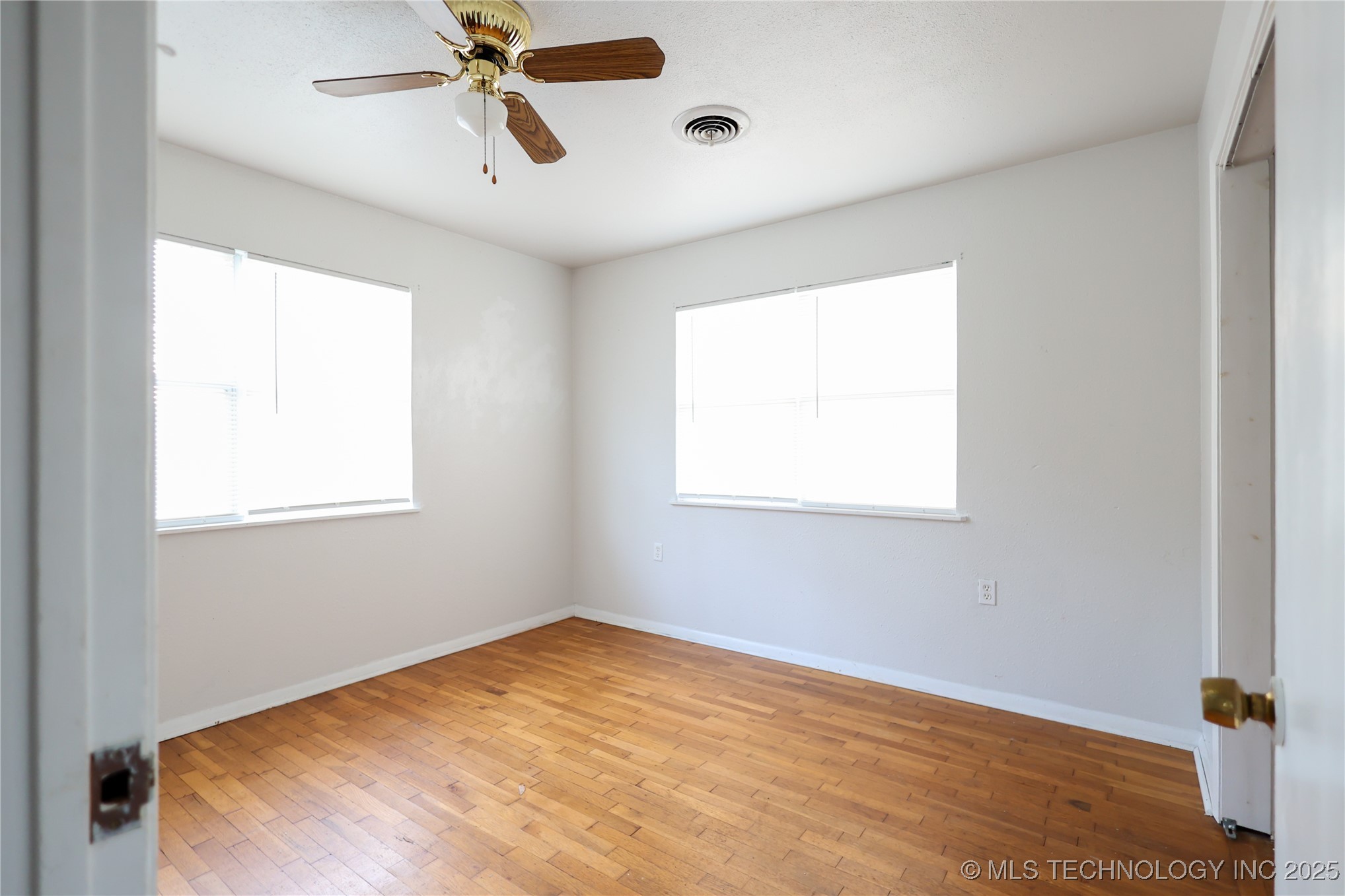 1017 W 15th Property Photo 10