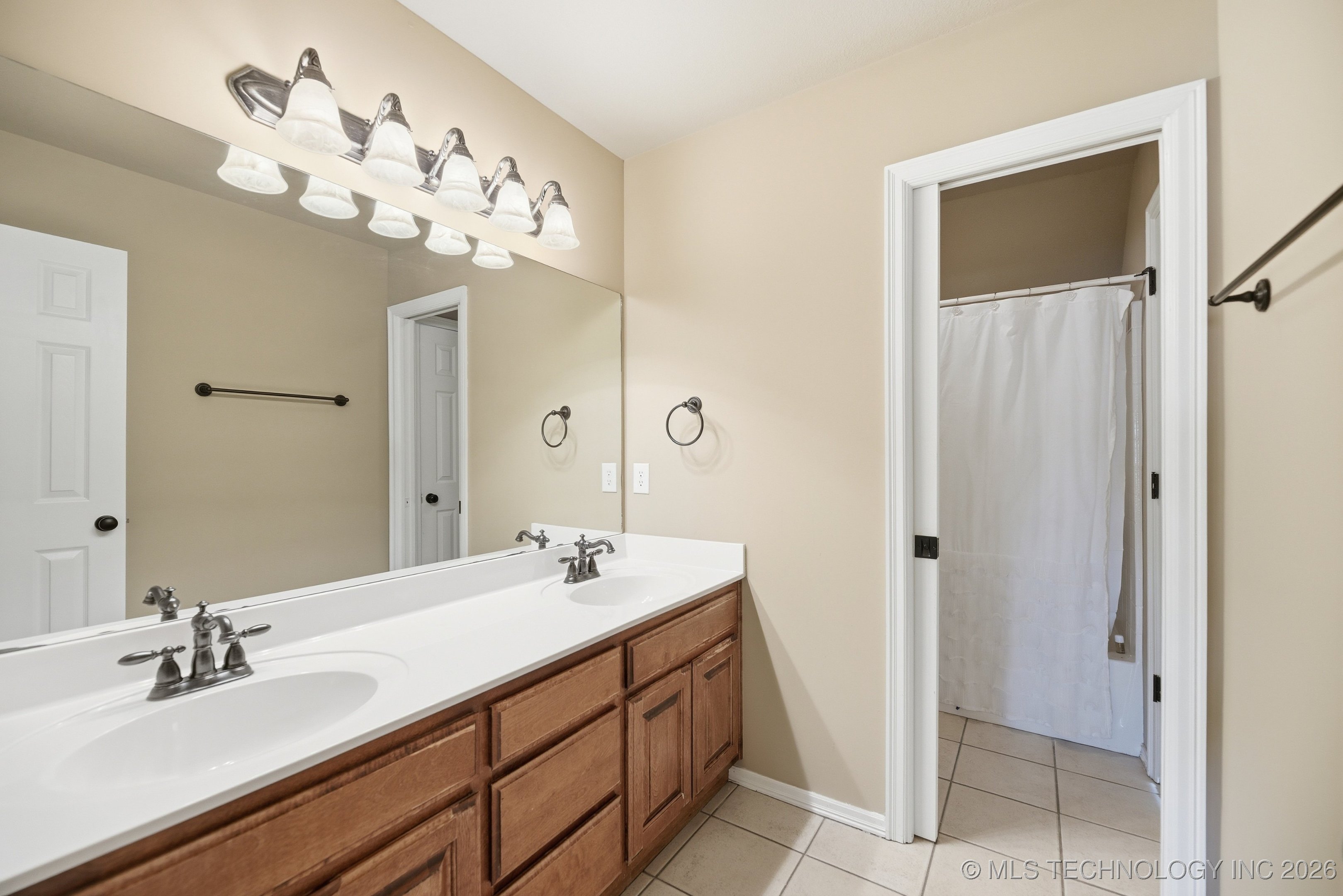 8331 S 100th East Place Property Photo 24