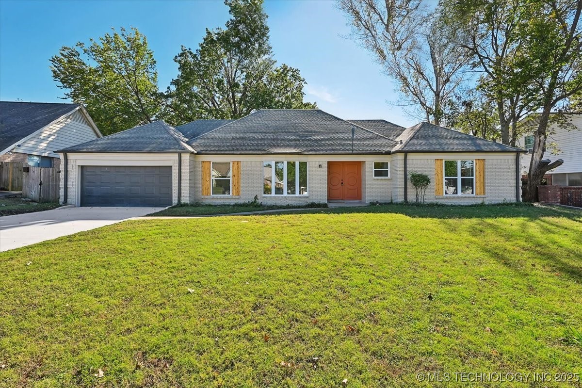 5822 E 47th Street Property Photo 1