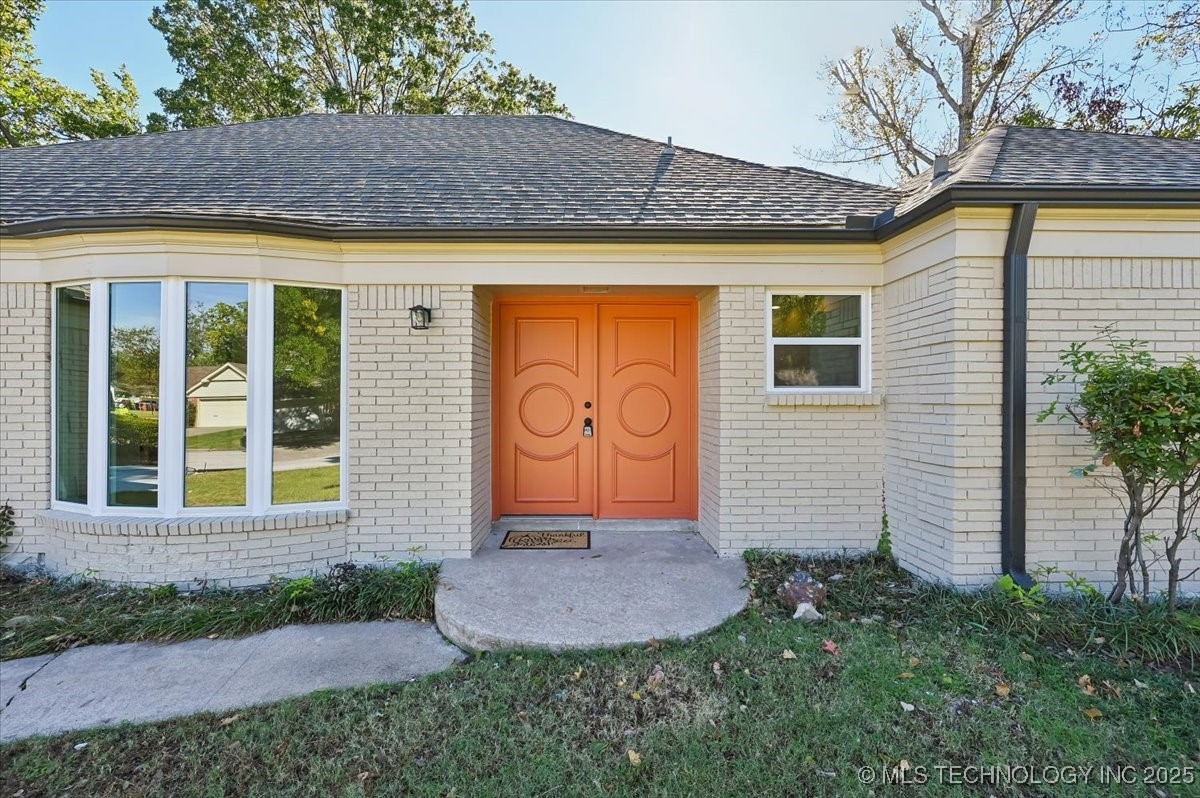 5822 E 47th Street Property Photo 3