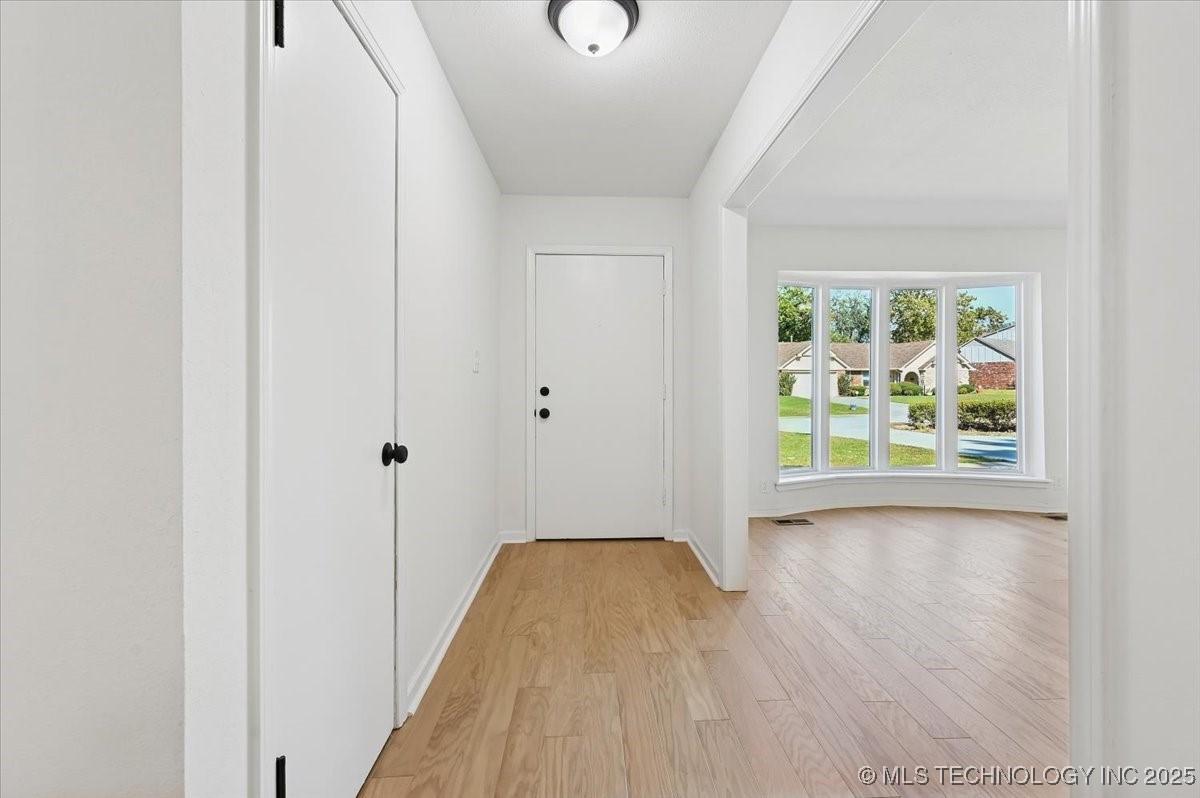 5822 E 47th Street Property Photo 4