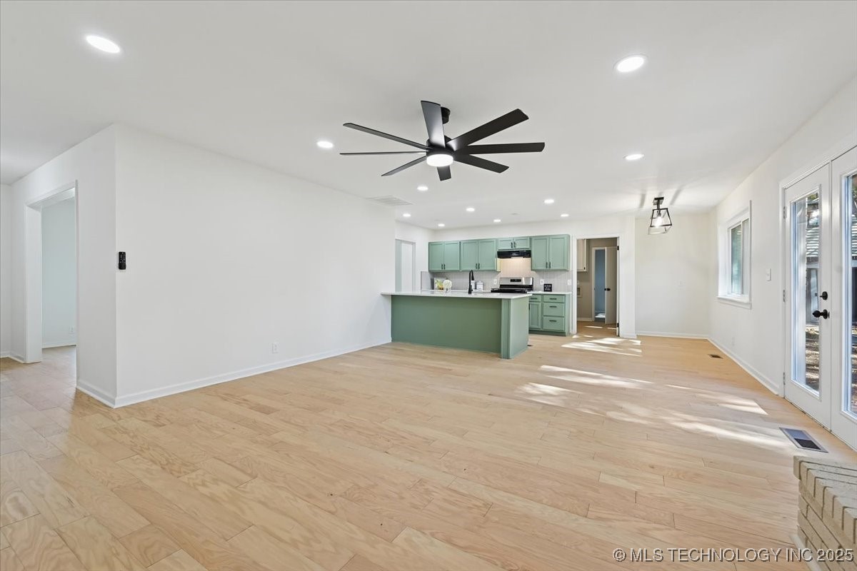 5822 E 47th Street Property Photo 8