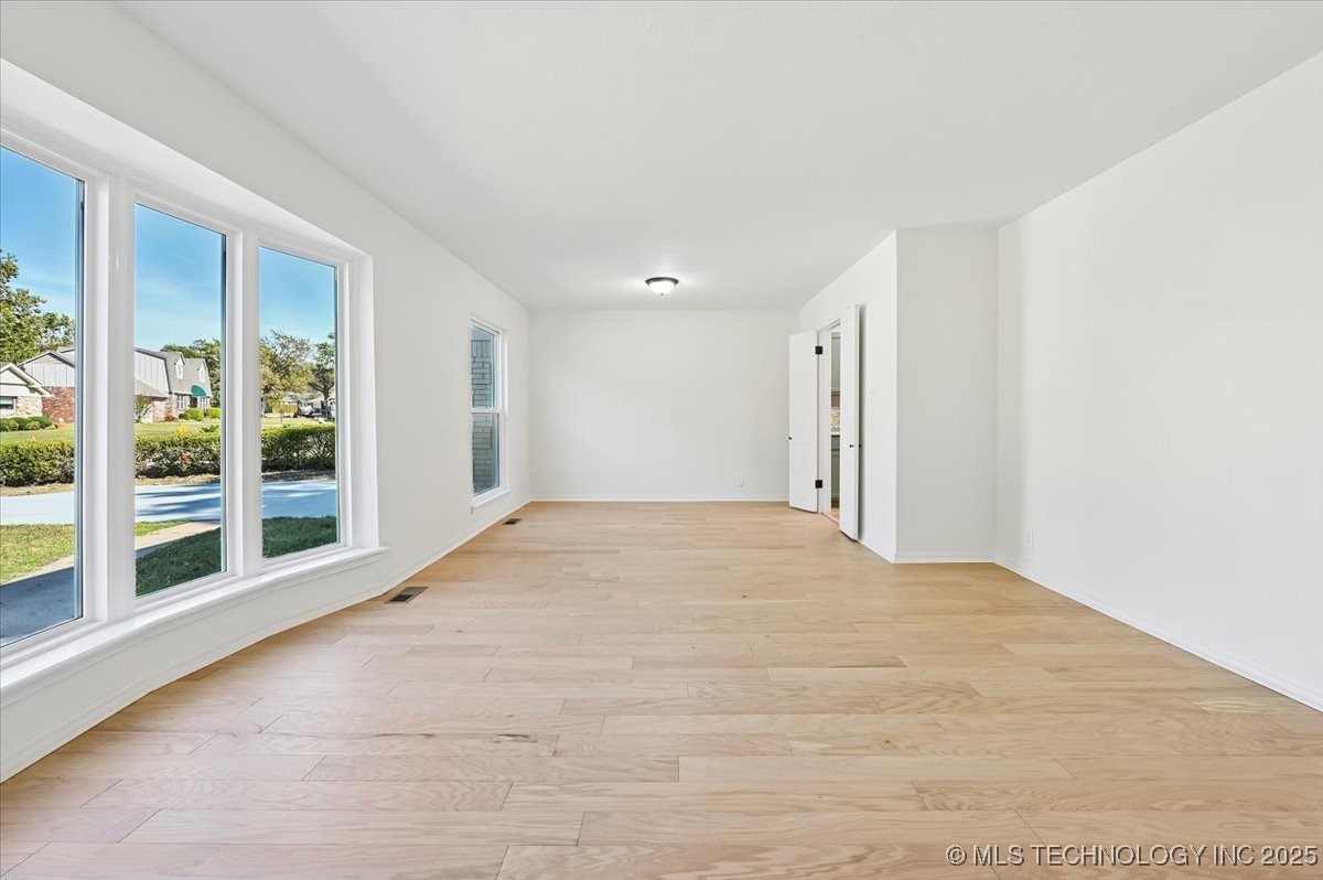 5822 E 47th Street Property Photo 14