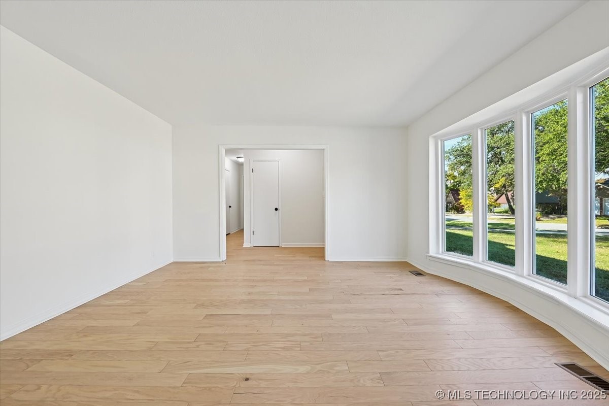 5822 E 47th Street Property Photo 17