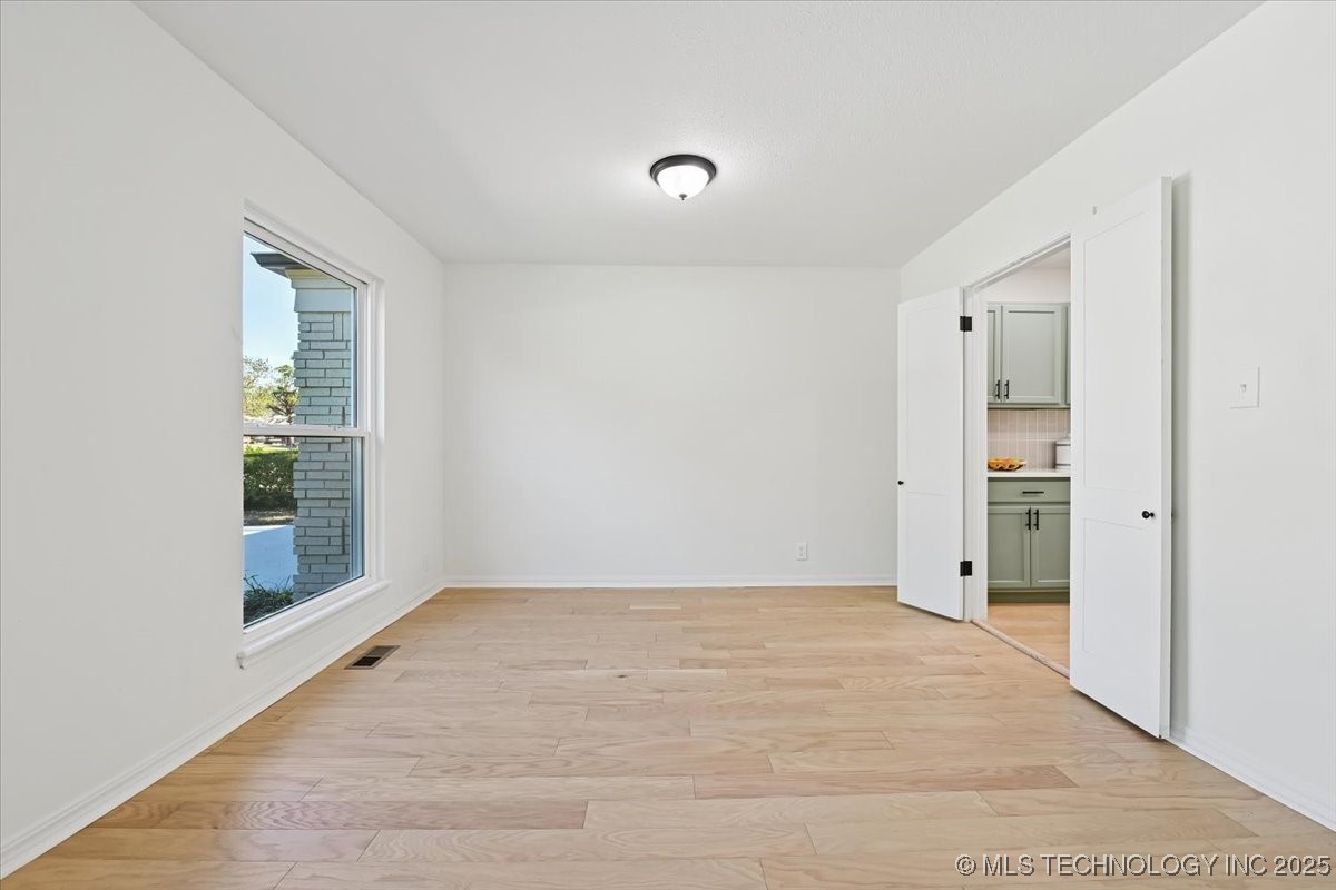 5822 E 47th Street Property Photo 18