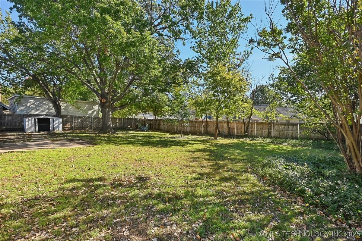 5822 E 47th Street Property Photo 39