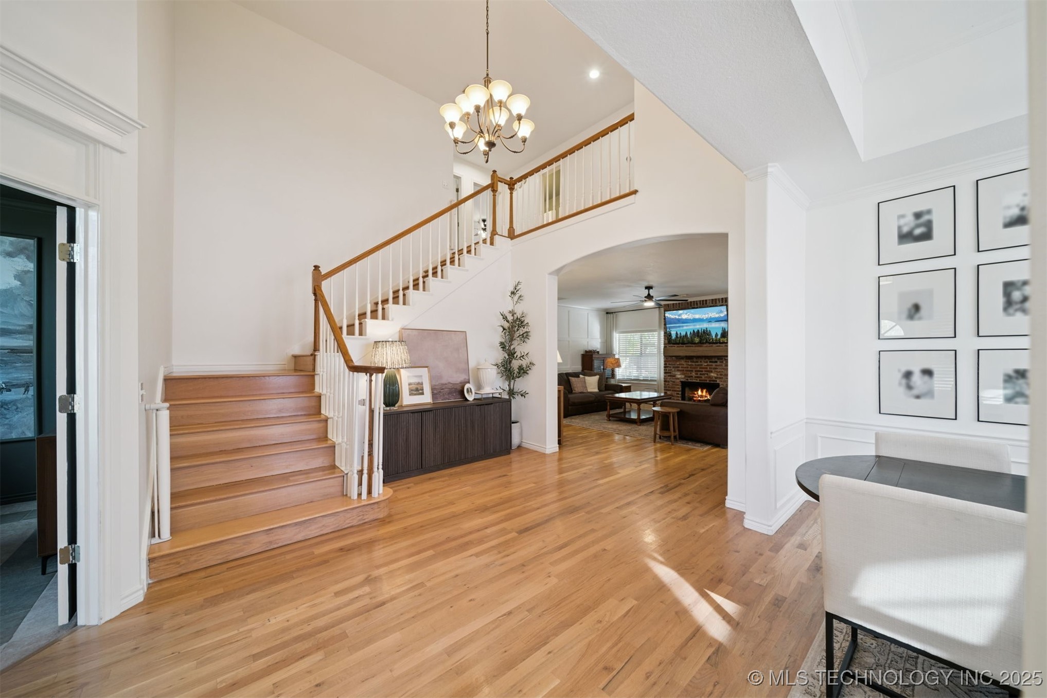 305 N Forest Ridge Boulevard Property Photo 3