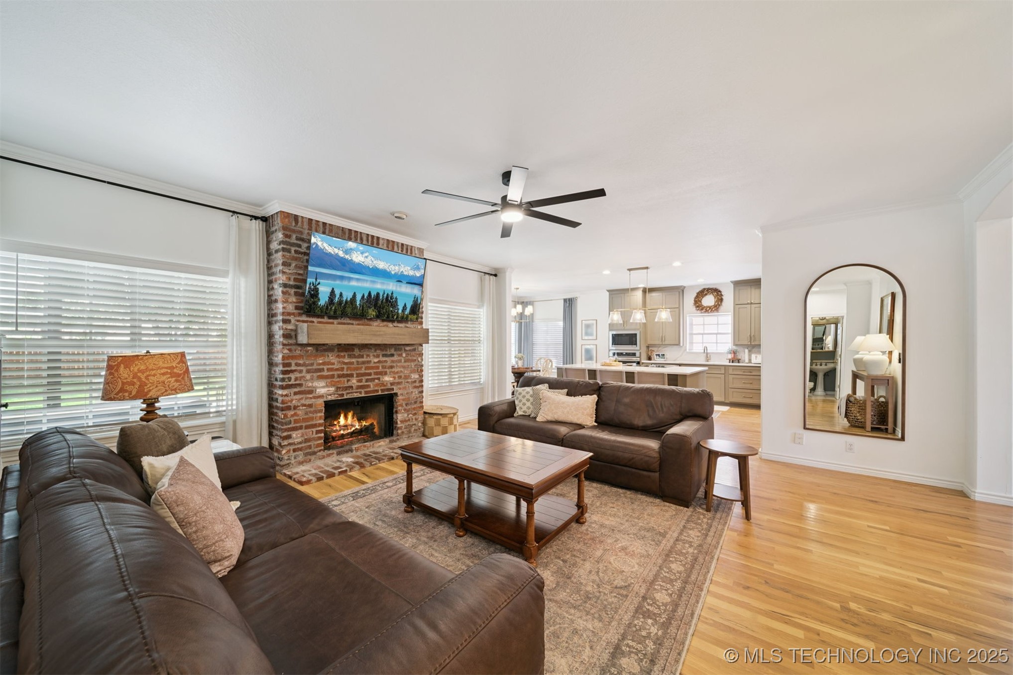 305 N Forest Ridge Boulevard Property Photo 8