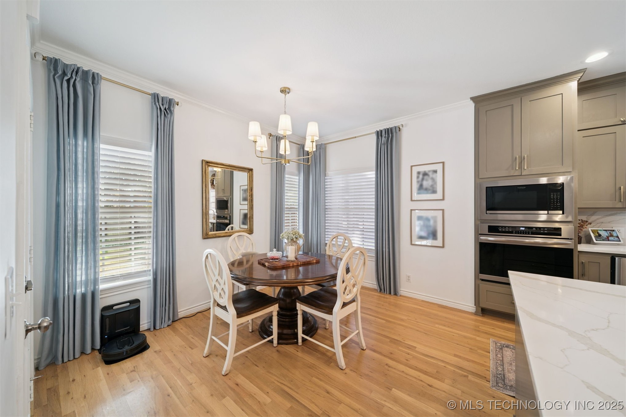 305 N Forest Ridge Boulevard Property Photo 11