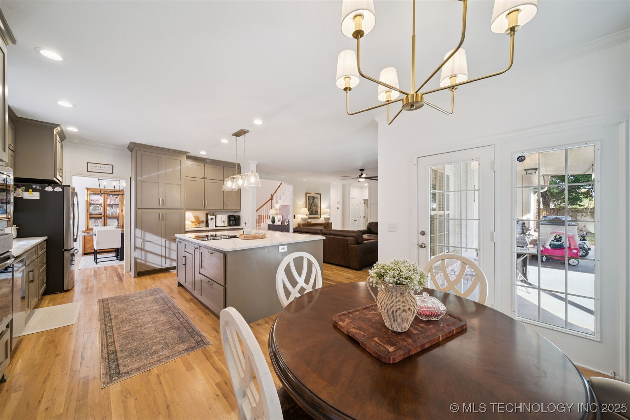 305 N Forest Ridge Boulevard Property Photo 12