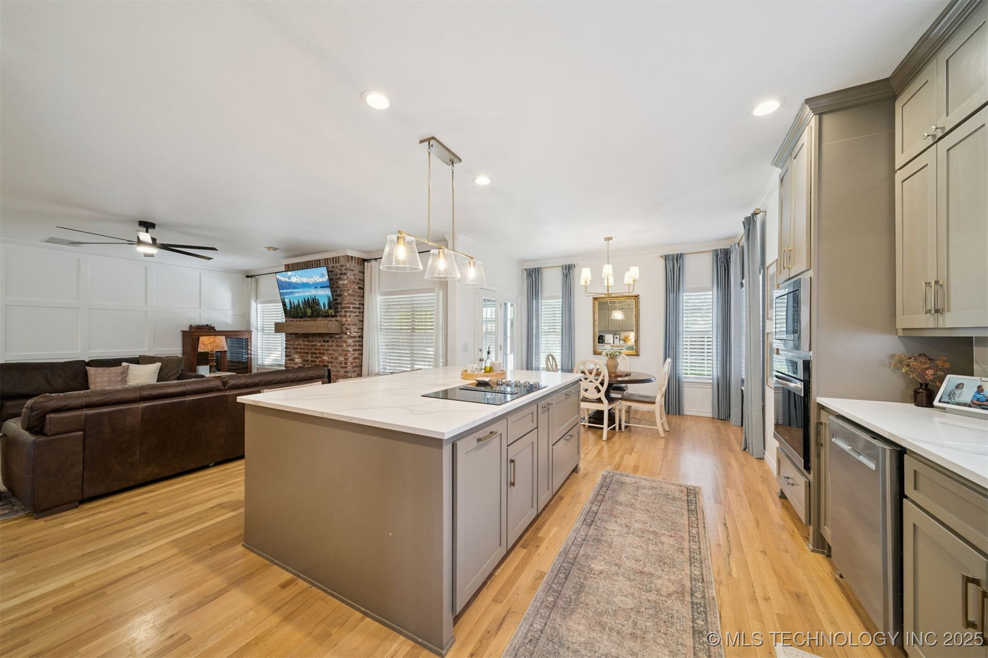 305 N Forest Ridge Boulevard Property Photo 14