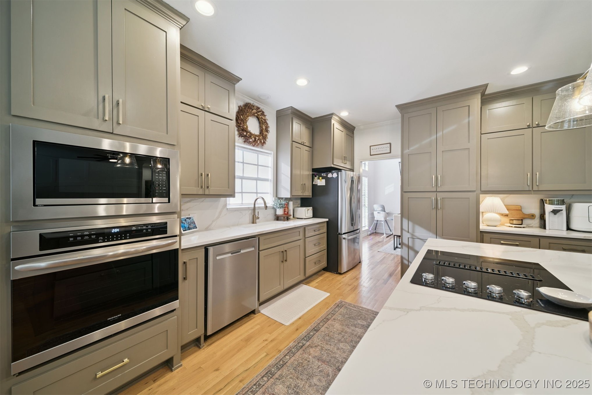 305 N Forest Ridge Boulevard Property Photo 16