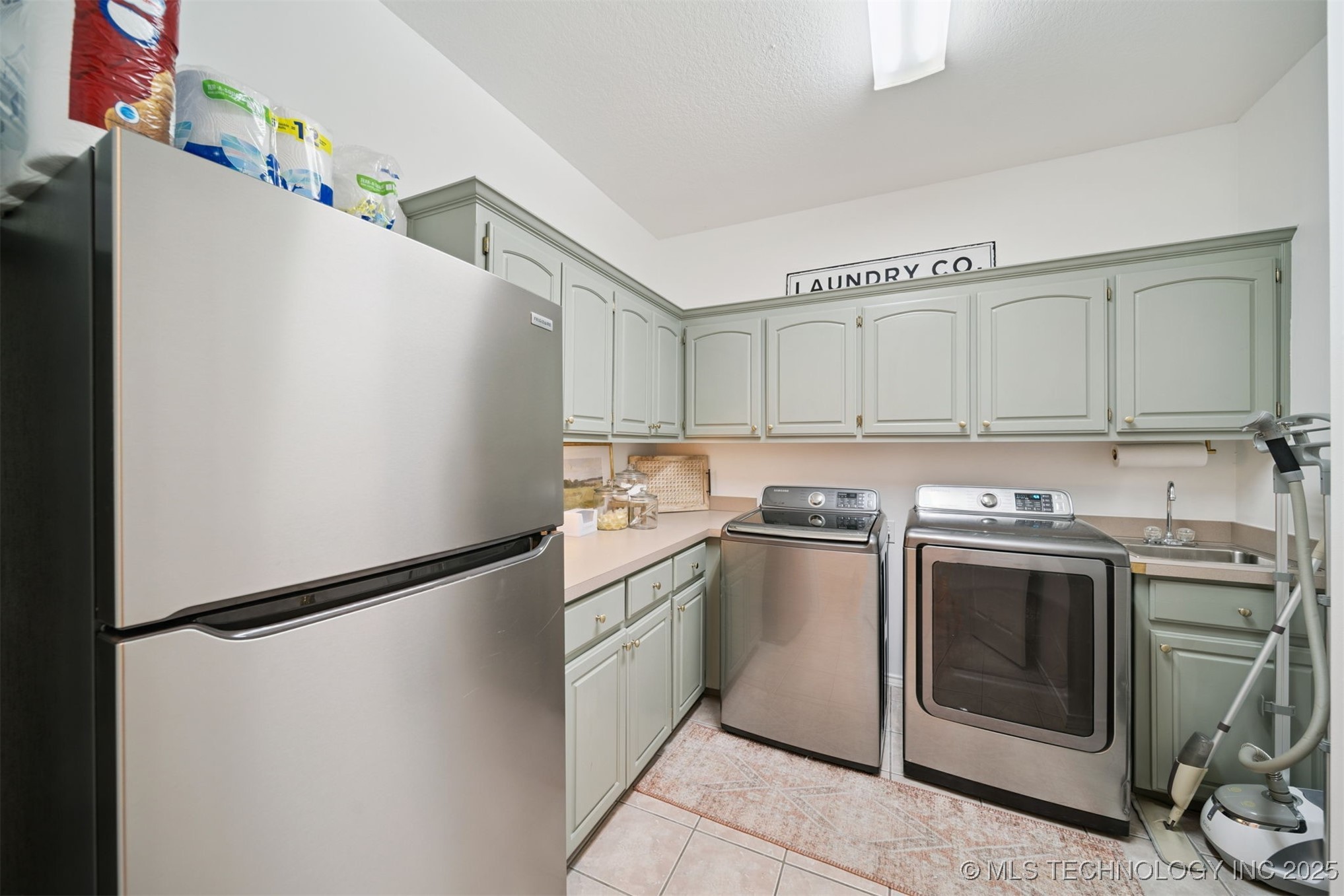 305 N Forest Ridge Boulevard Property Photo 26