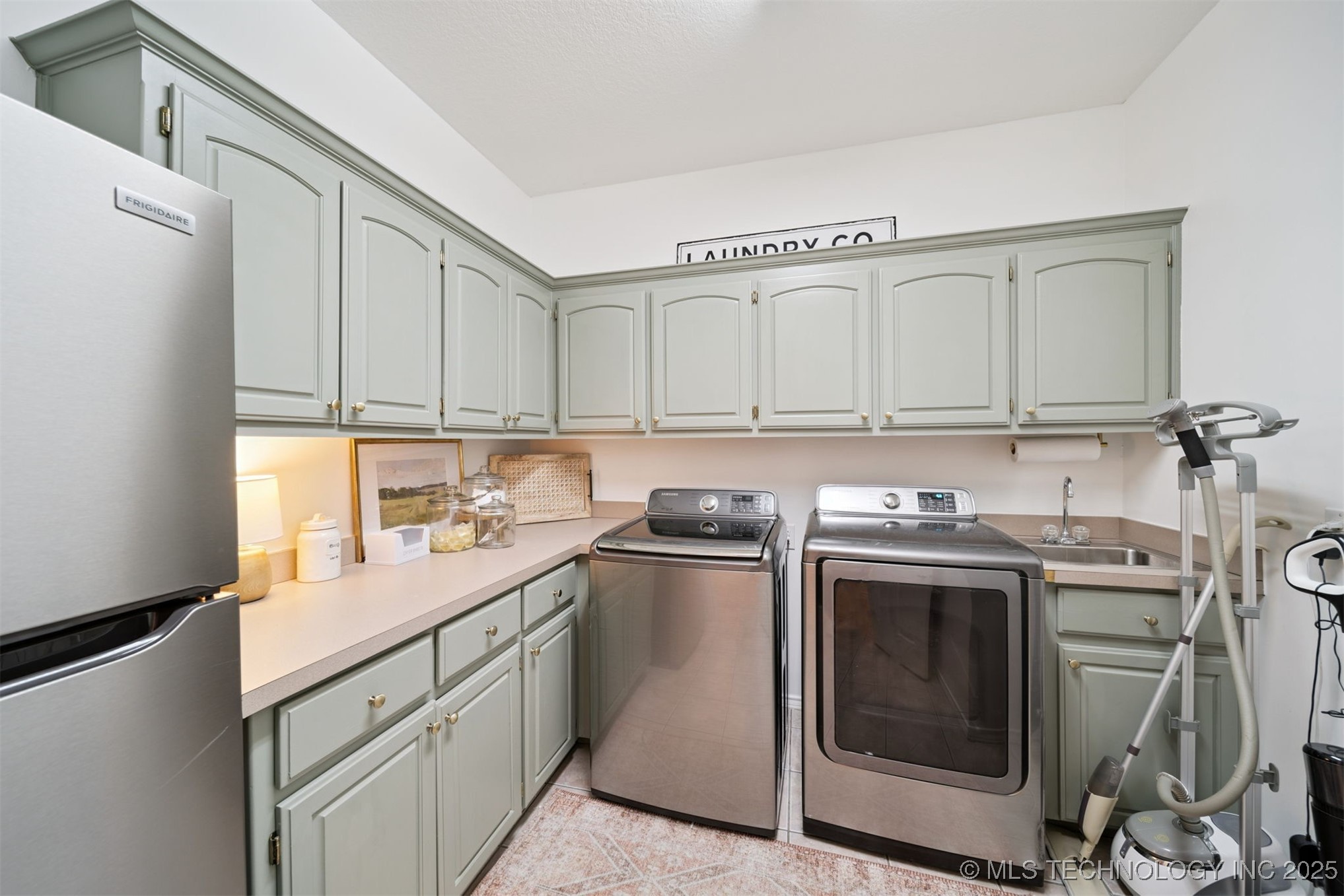 305 N Forest Ridge Boulevard Property Photo 27