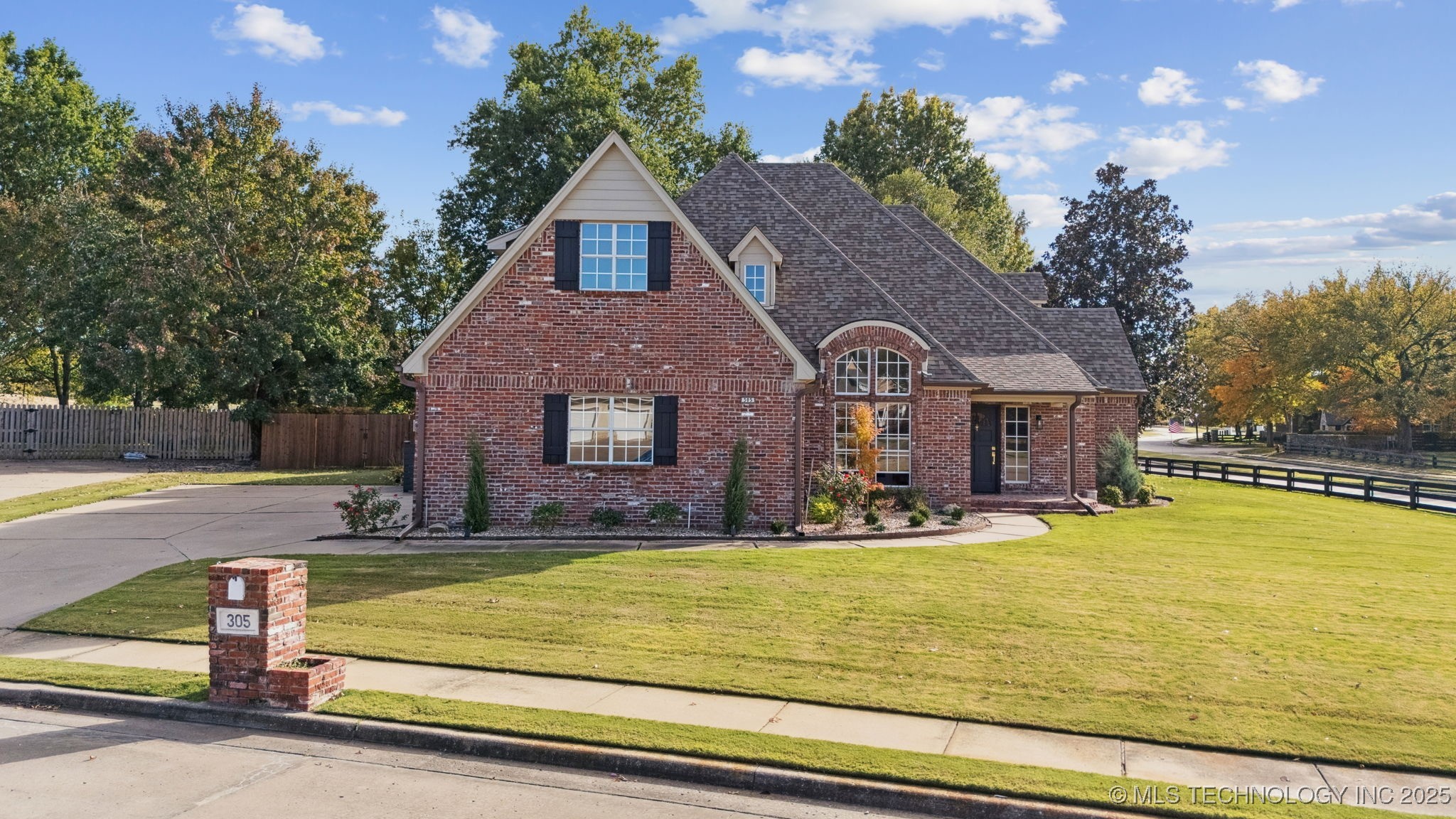 305 N Forest Ridge Boulevard Property Photo 45