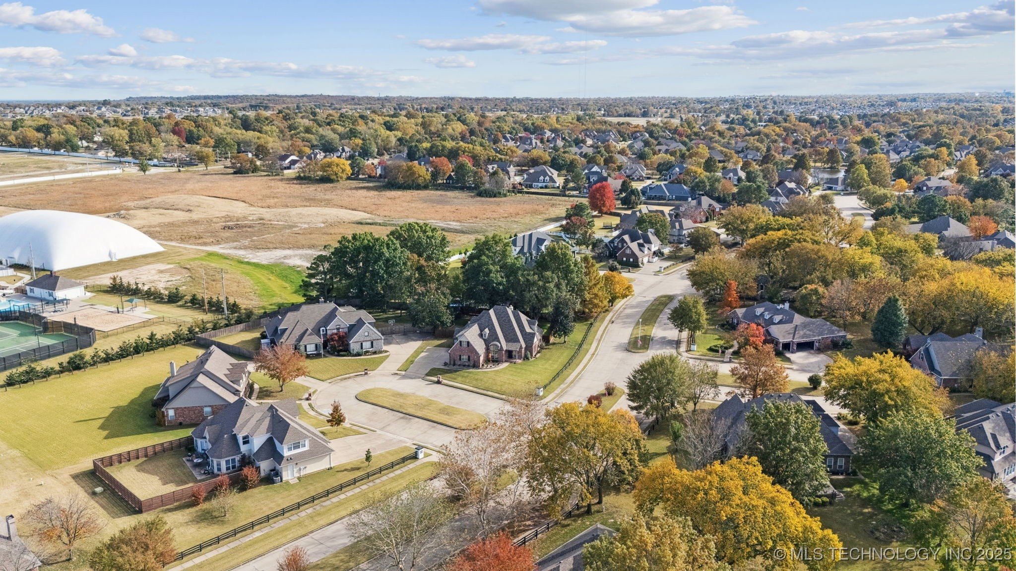 305 N Forest Ridge Boulevard Property Photo 47