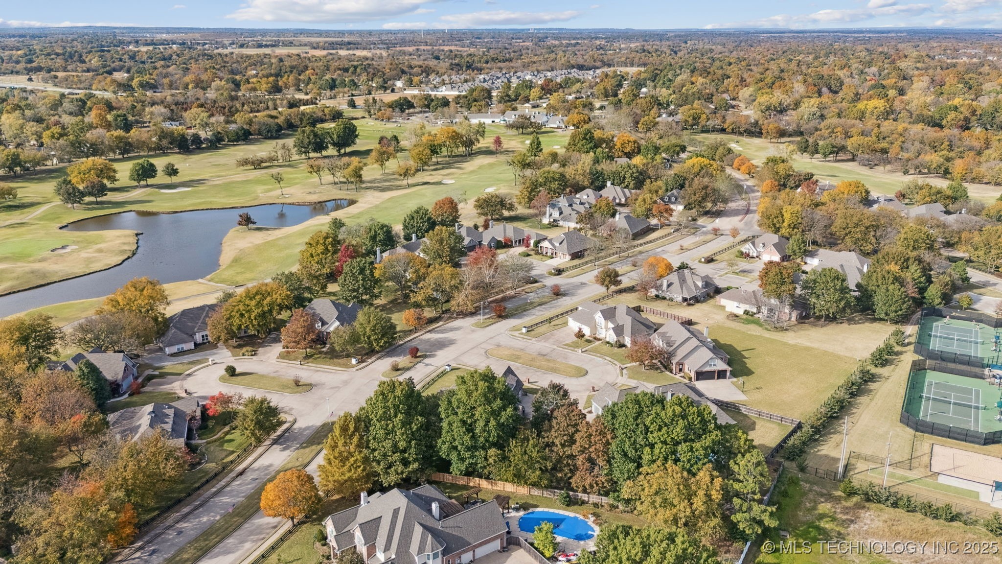 305 N Forest Ridge Boulevard Property Photo 49