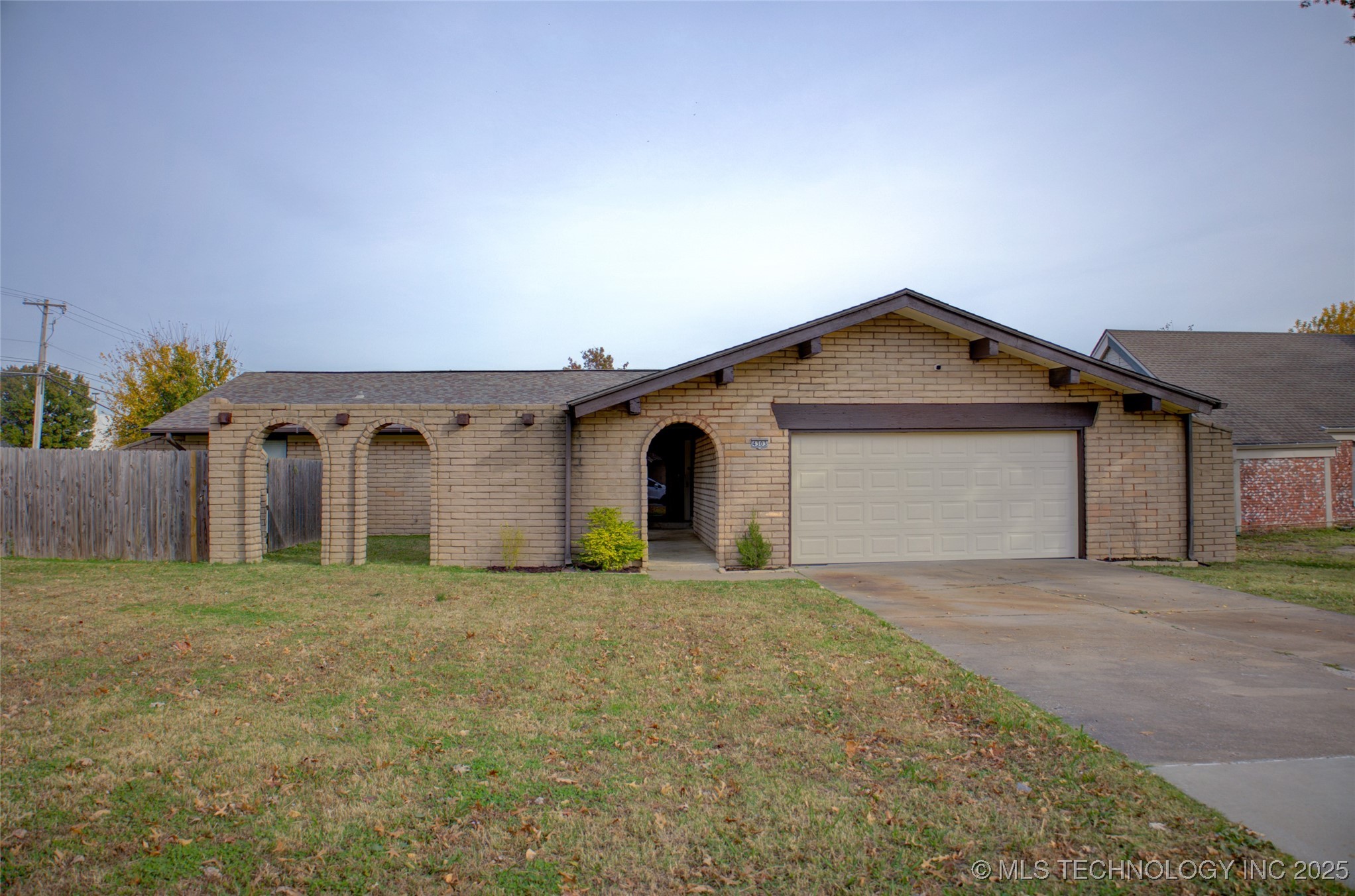 4303 S Lakewood Avenue Property Photo 1