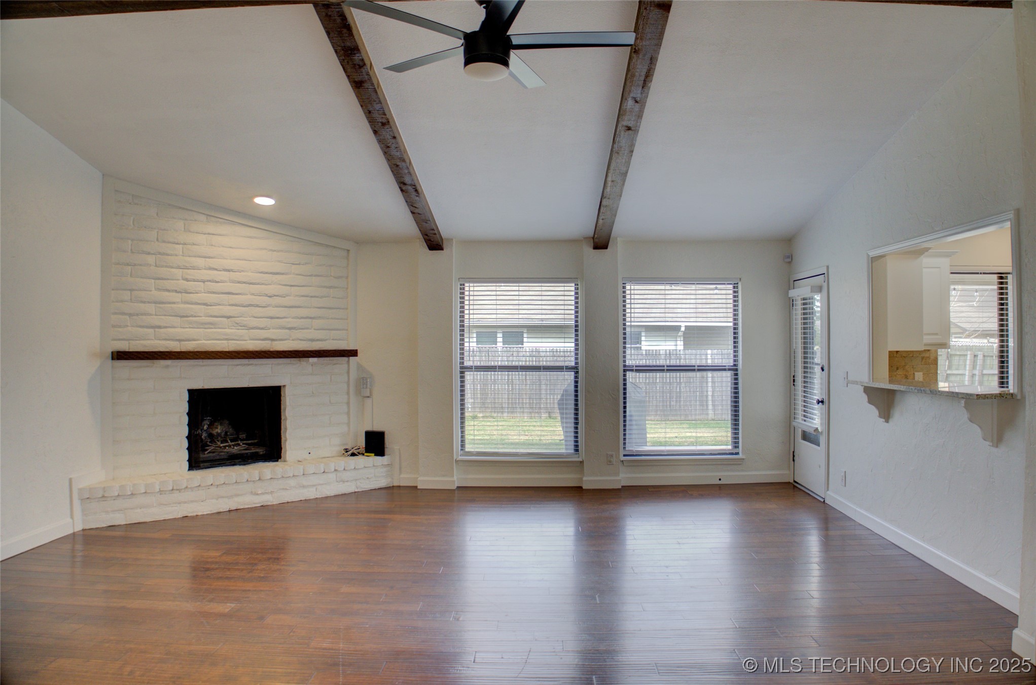 4303 S Lakewood Avenue Property Photo 4