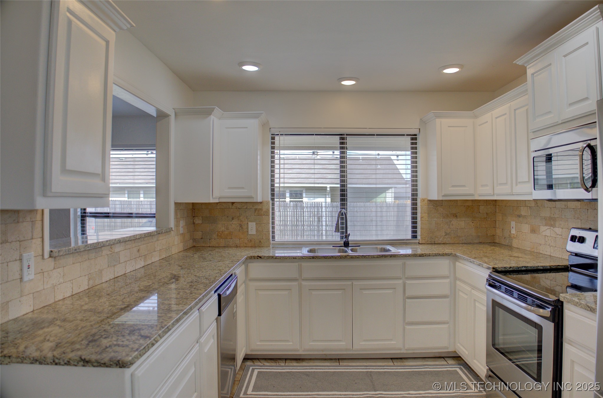 4303 S Lakewood Avenue Property Photo 10