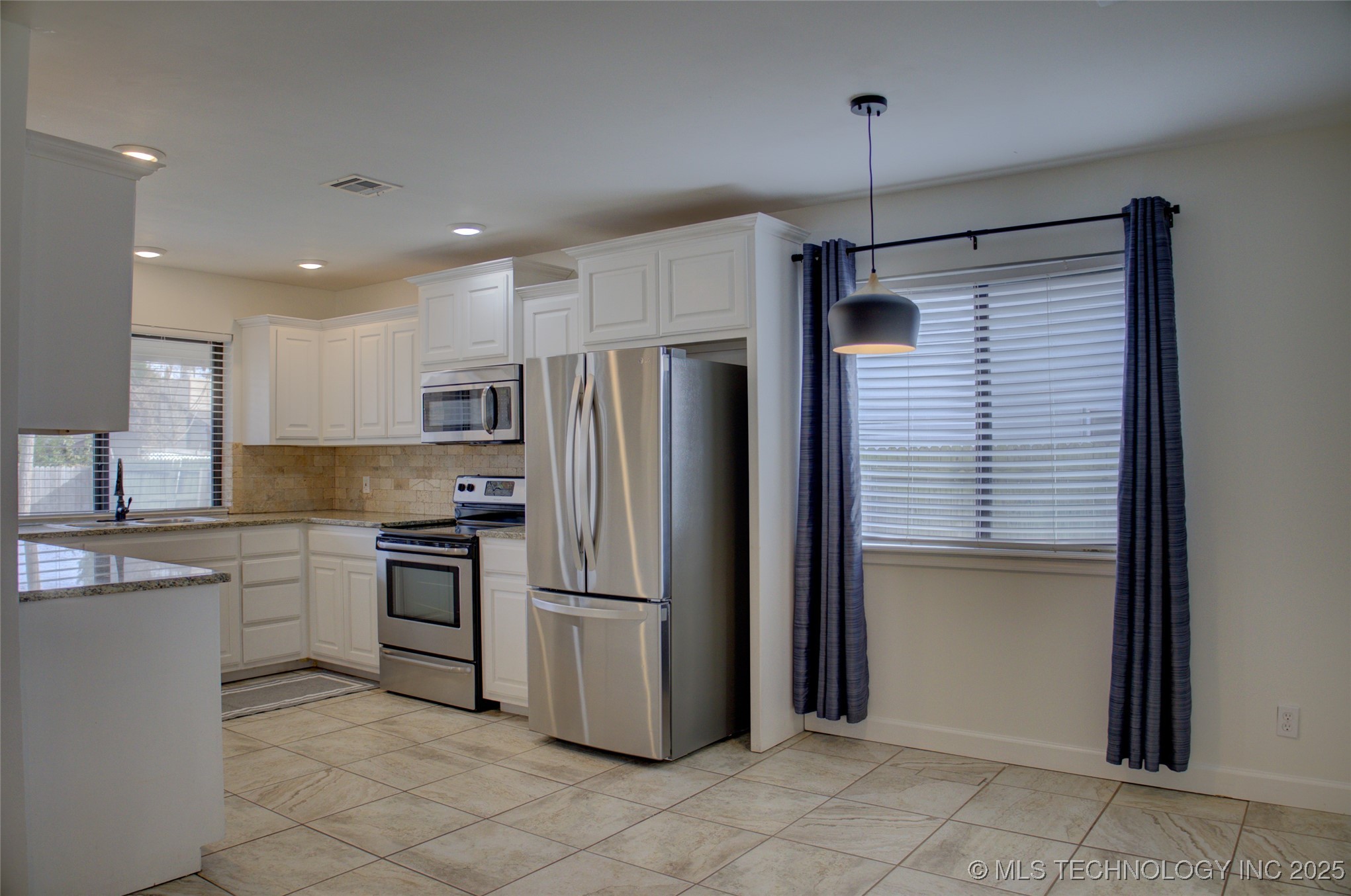 4303 S Lakewood Avenue Property Photo 13