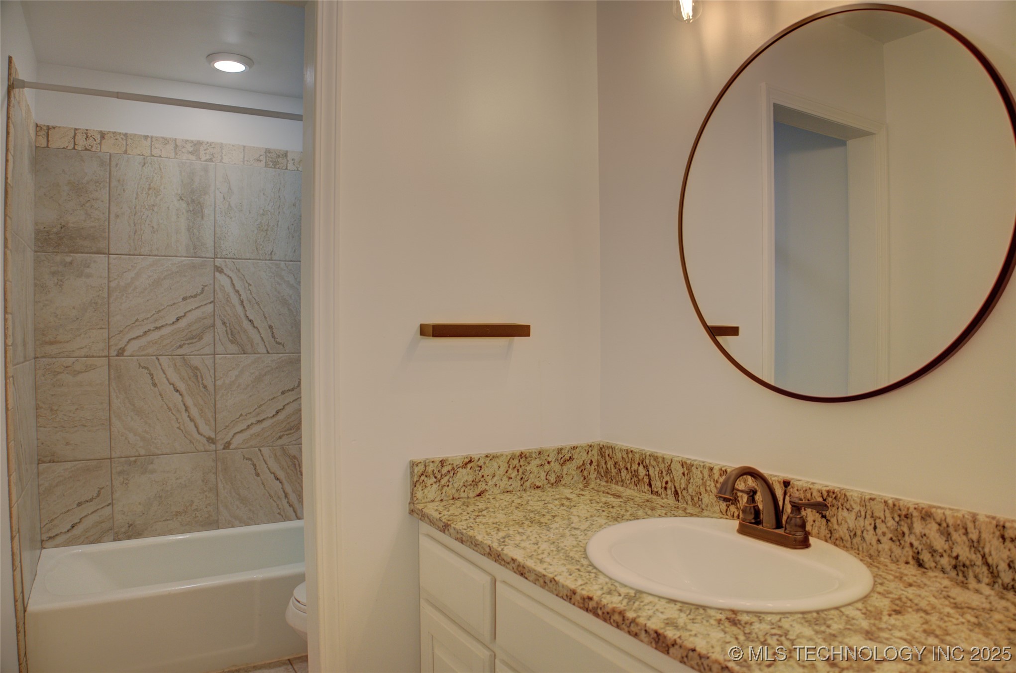 4303 S Lakewood Avenue Property Photo 22