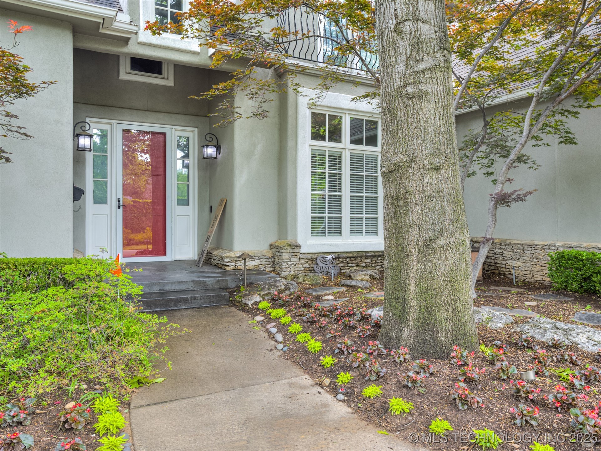 3661 S Lewis Avenue Property Photo 3