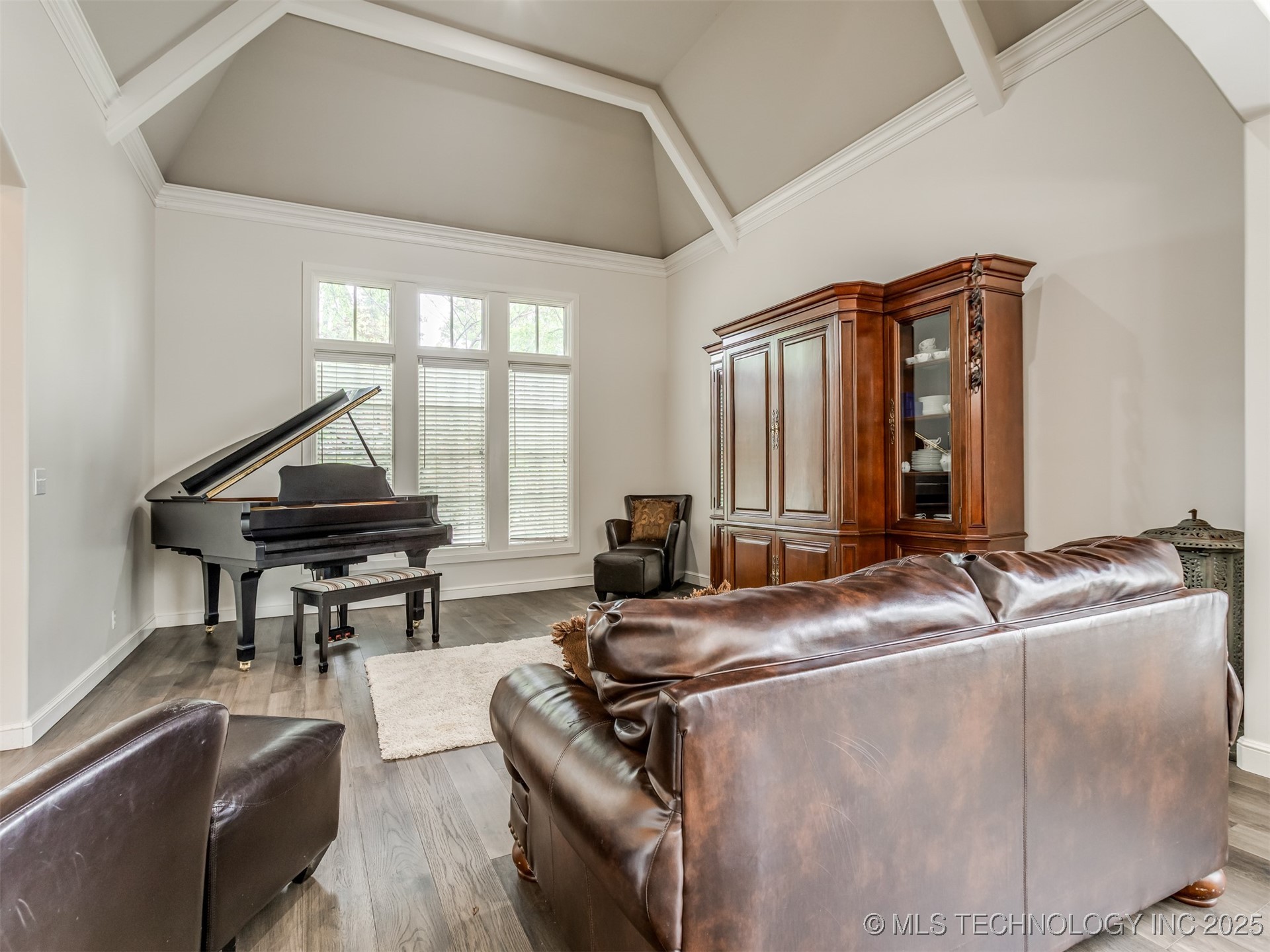 3661 S Lewis Avenue Property Photo 8