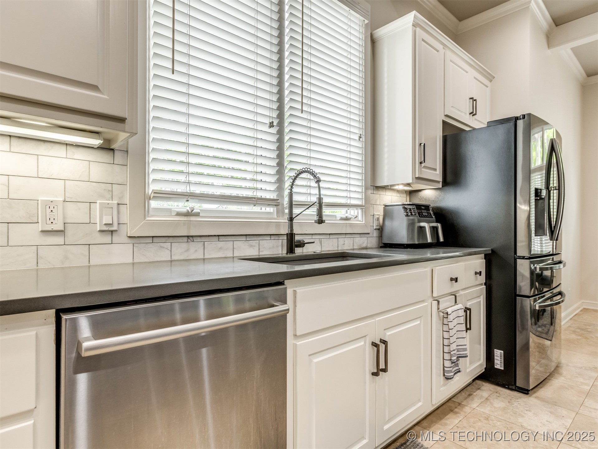 3661 S Lewis Avenue Property Photo 14