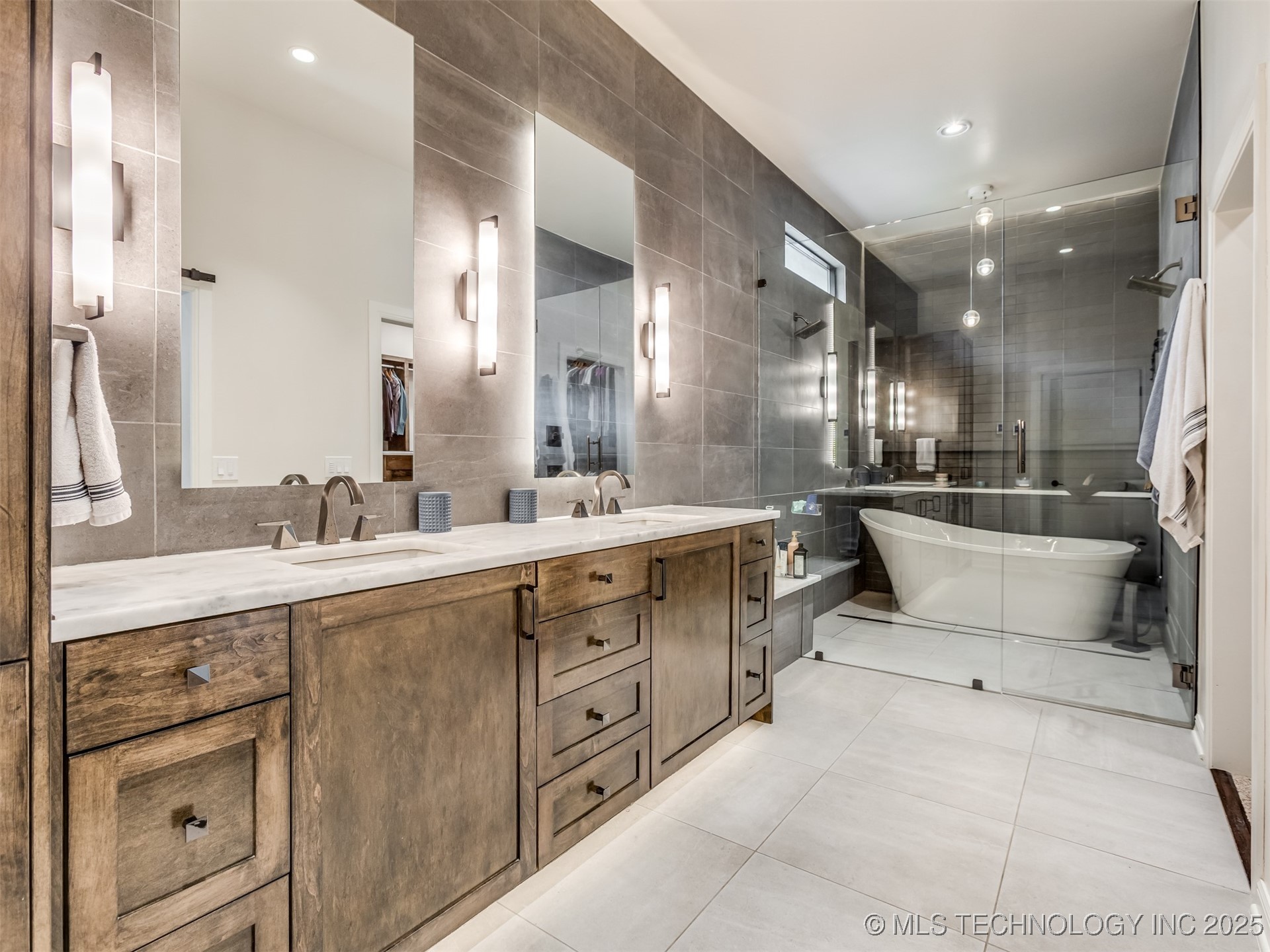 3661 S Lewis Avenue Property Photo 28