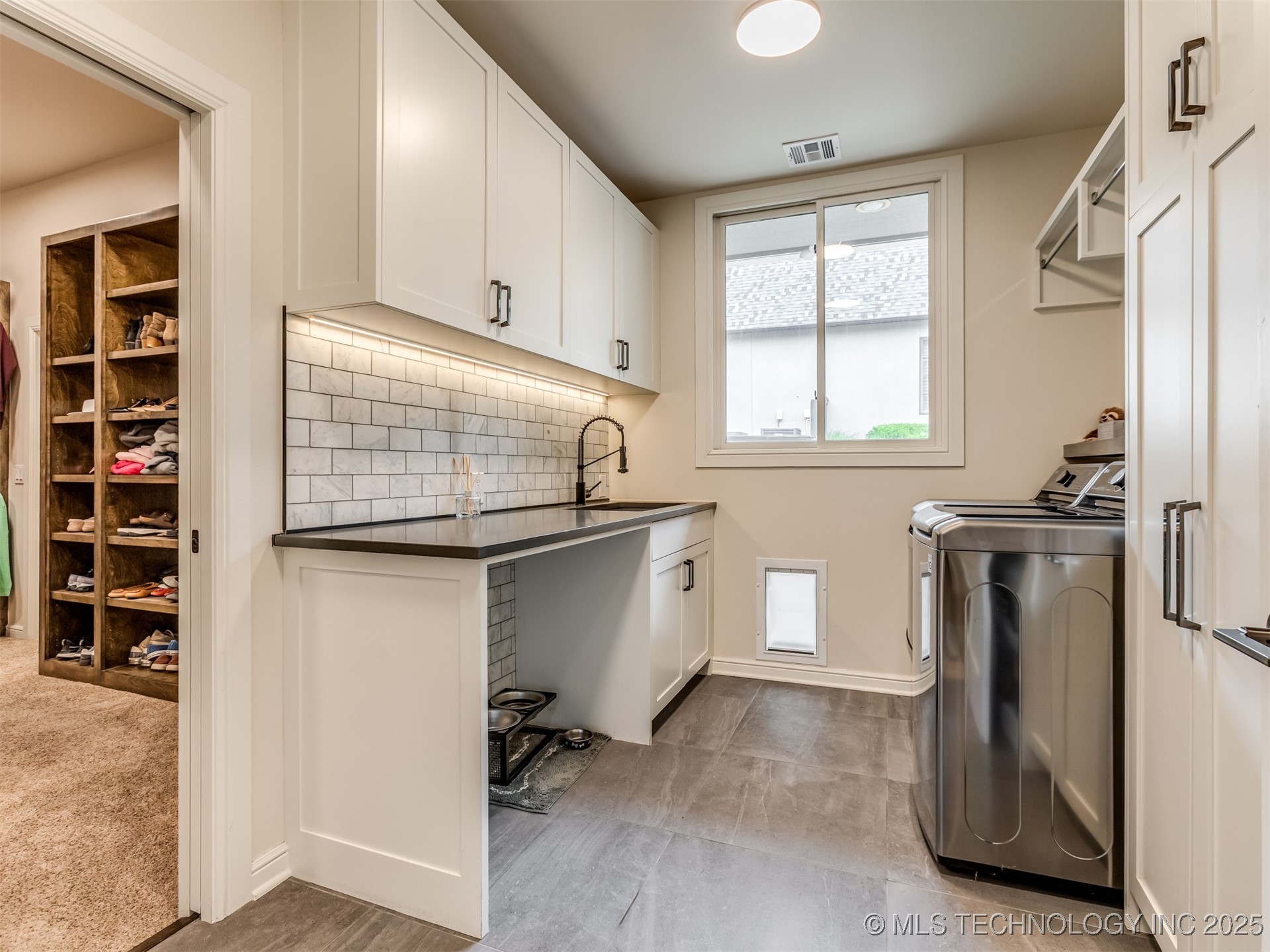 3661 S Lewis Avenue Property Photo 36