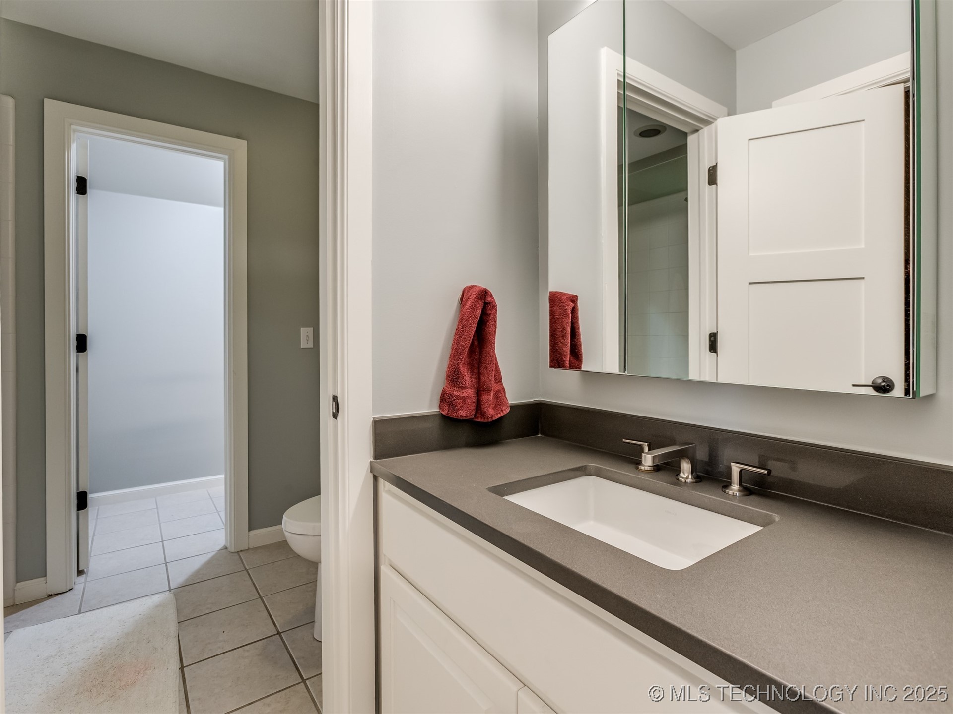 3661 S Lewis Avenue Property Photo 48