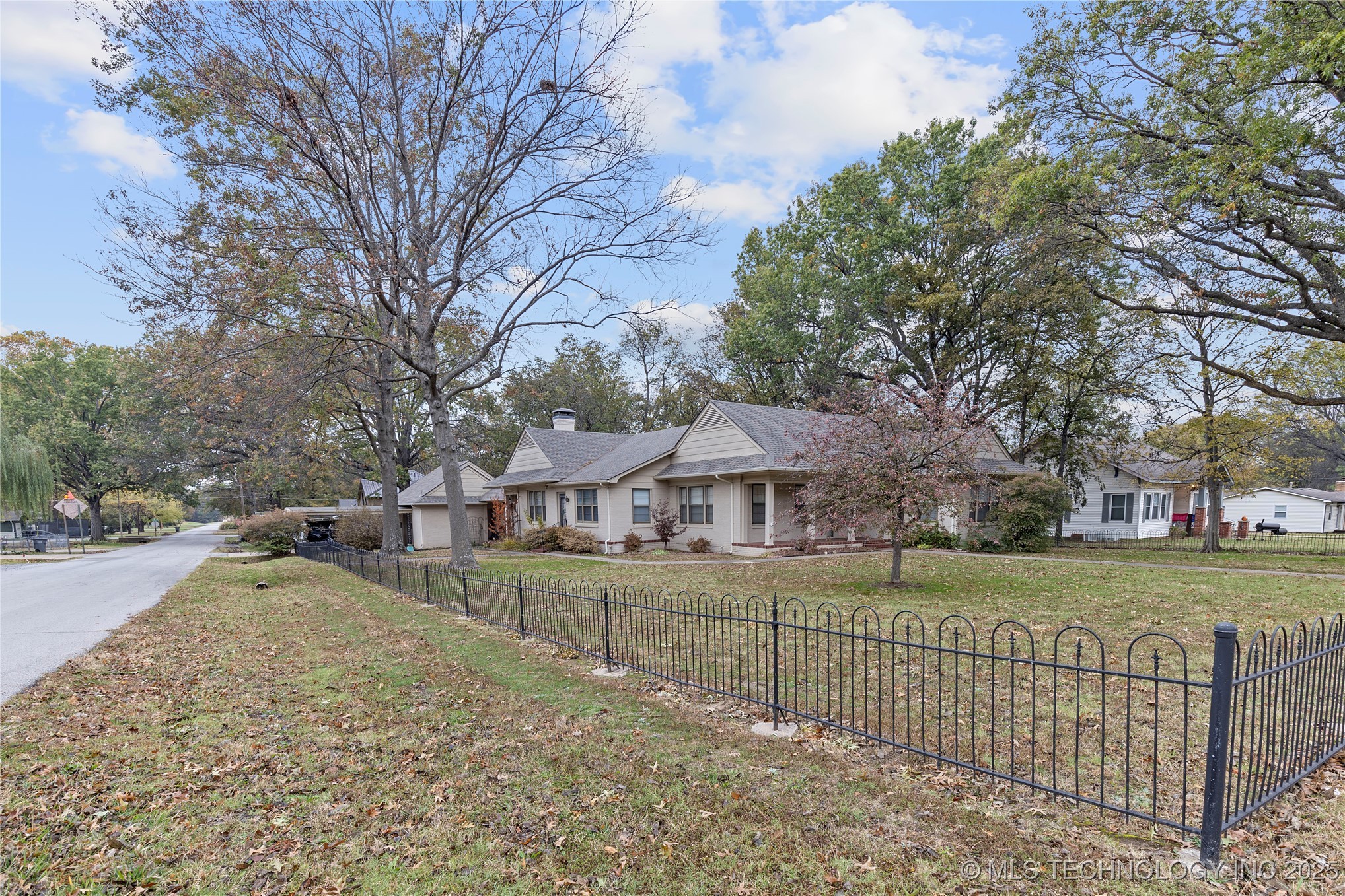 816 S Mcquarrie Avenue Property Photo 3