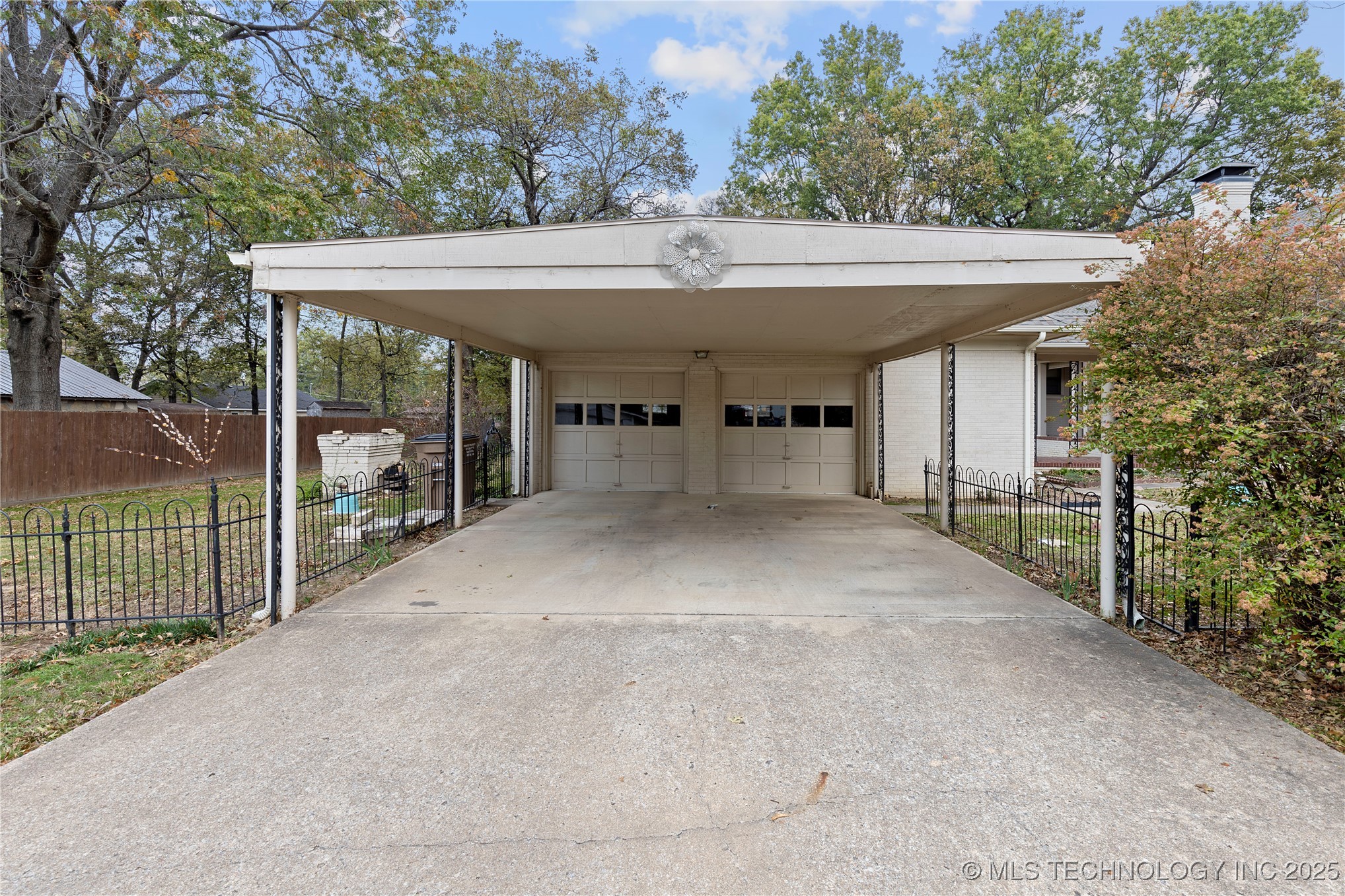 816 S Mcquarrie Avenue Property Photo 4