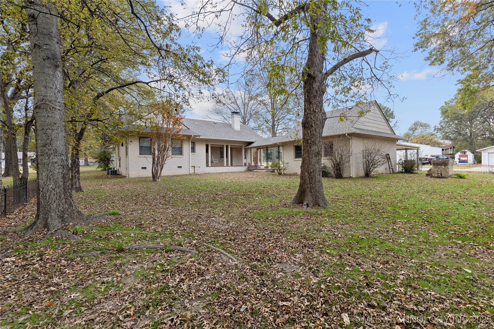 816 S Mcquarrie Avenue Property Photo 6