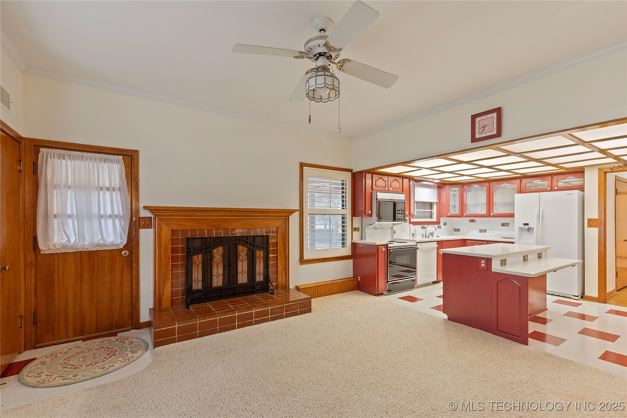 816 S Mcquarrie Avenue Property Photo 8