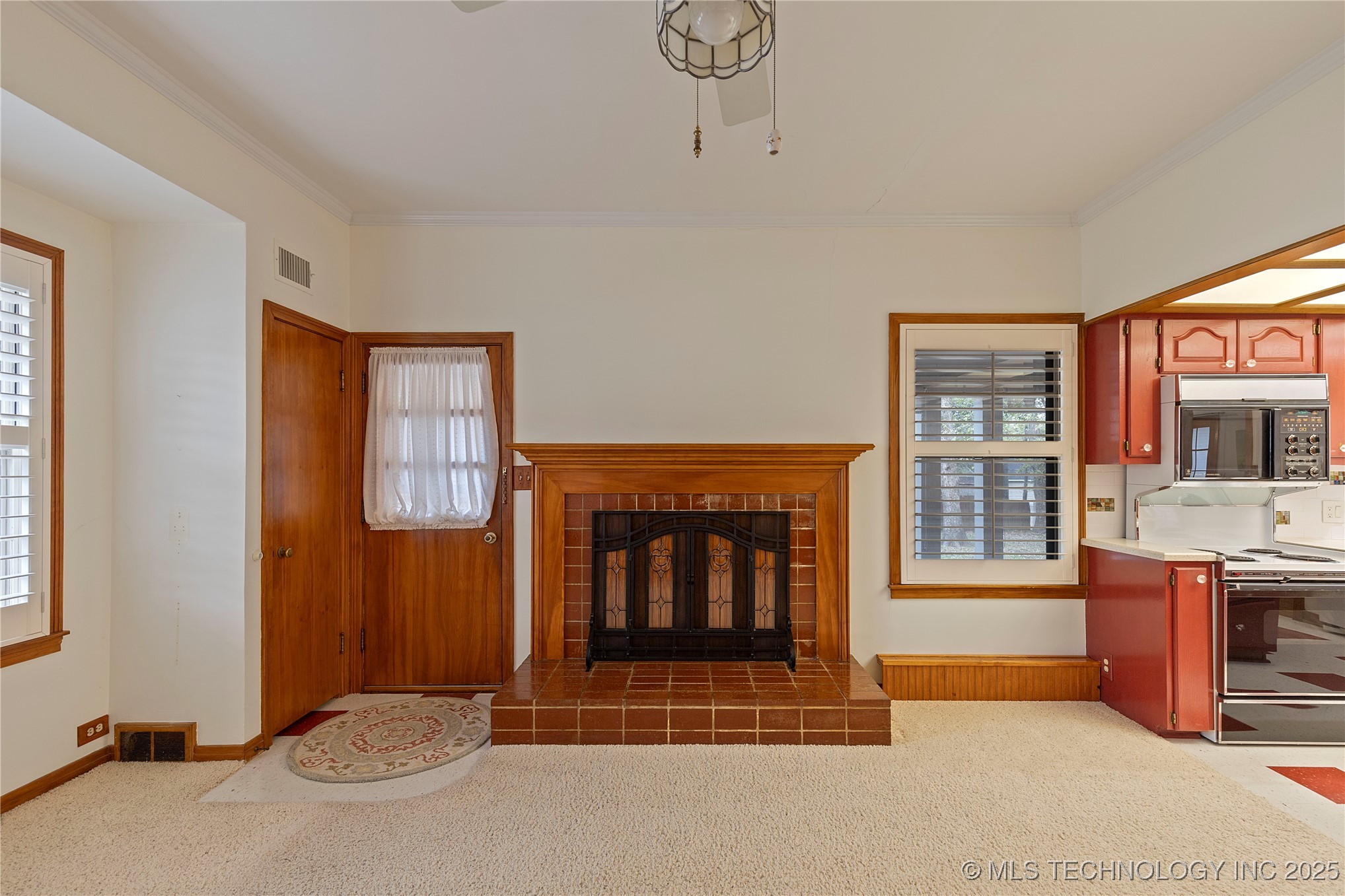 816 S Mcquarrie Avenue Property Photo 9