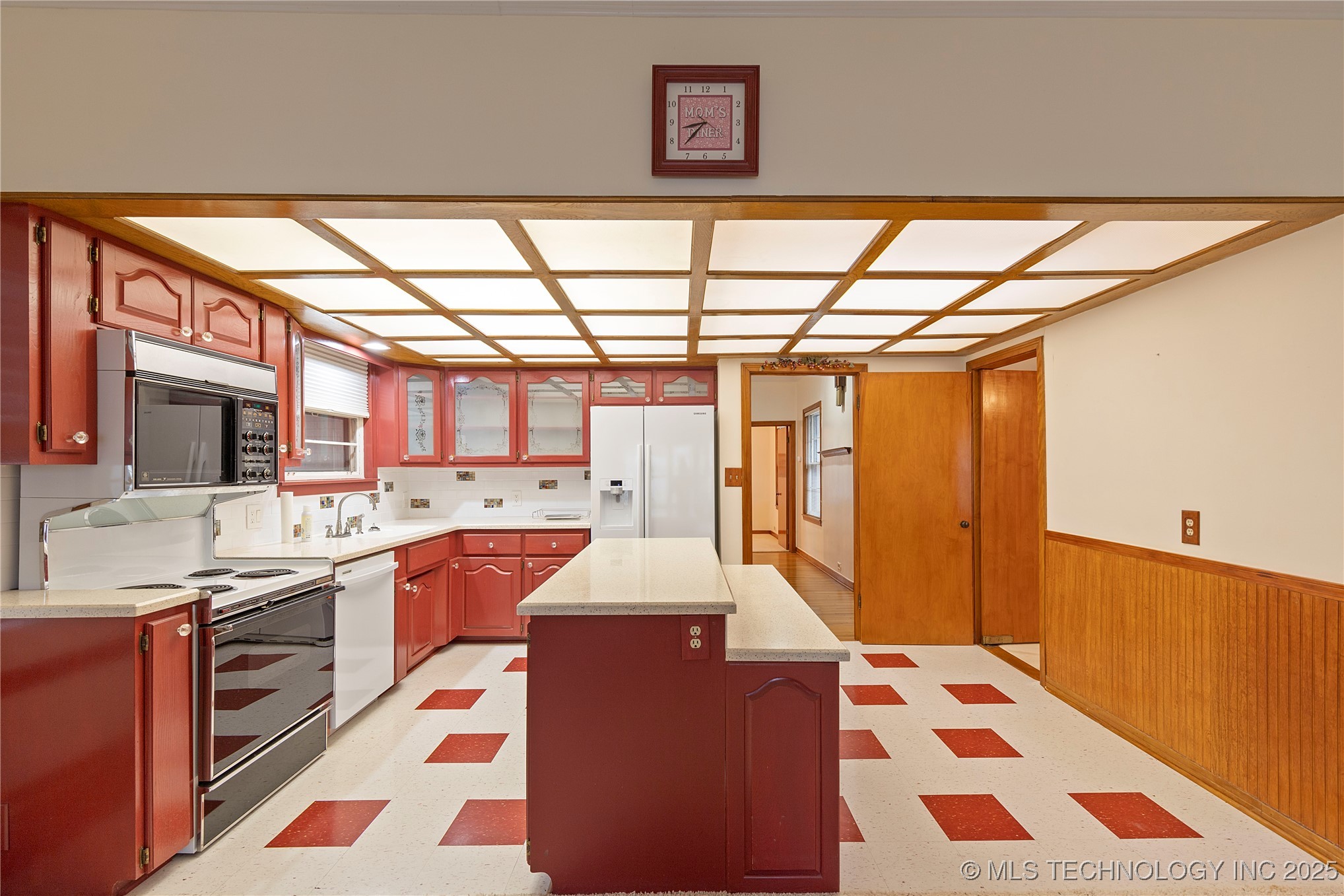 816 S Mcquarrie Avenue Property Photo 10