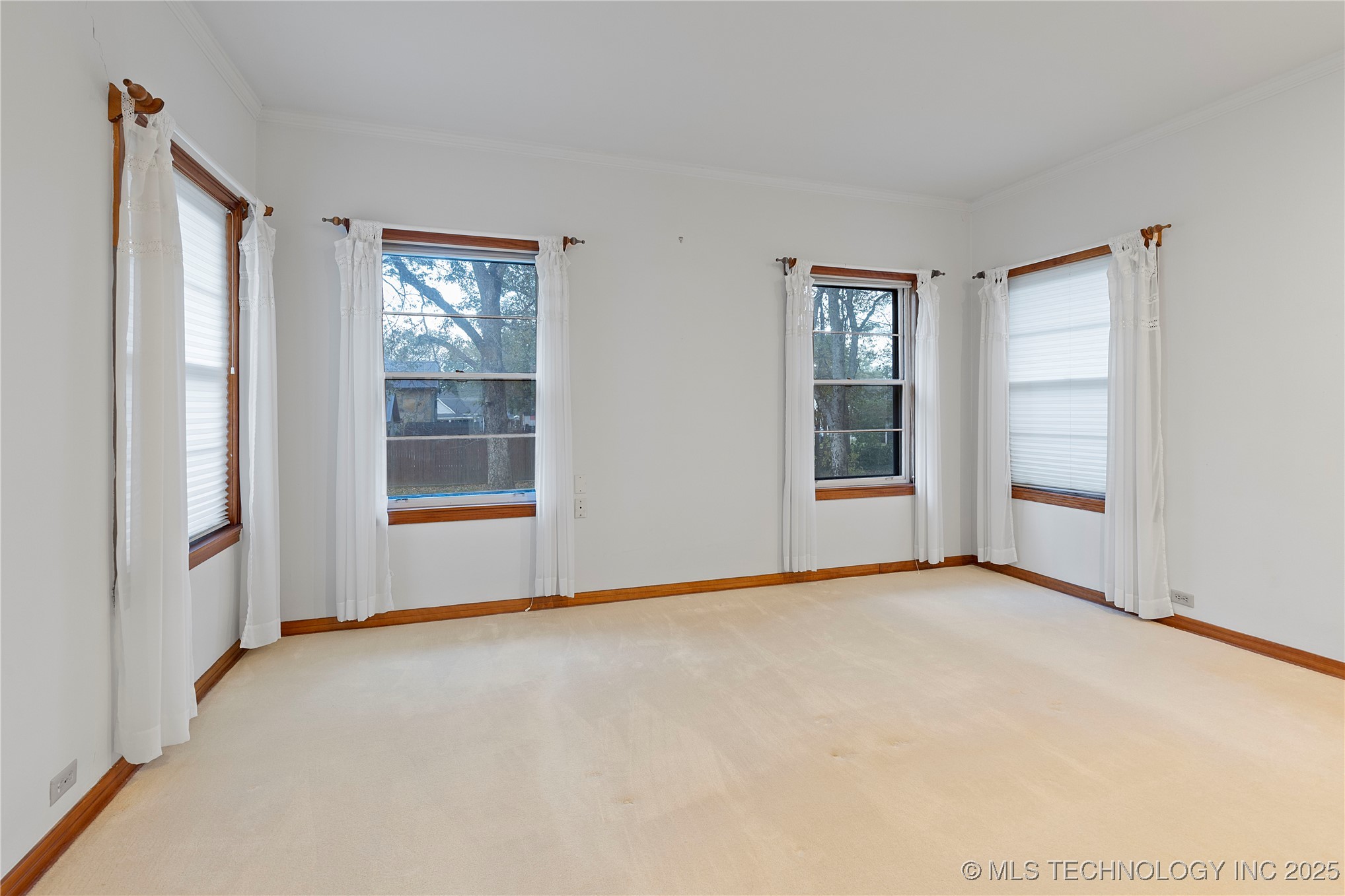 816 S Mcquarrie Avenue Property Photo 19