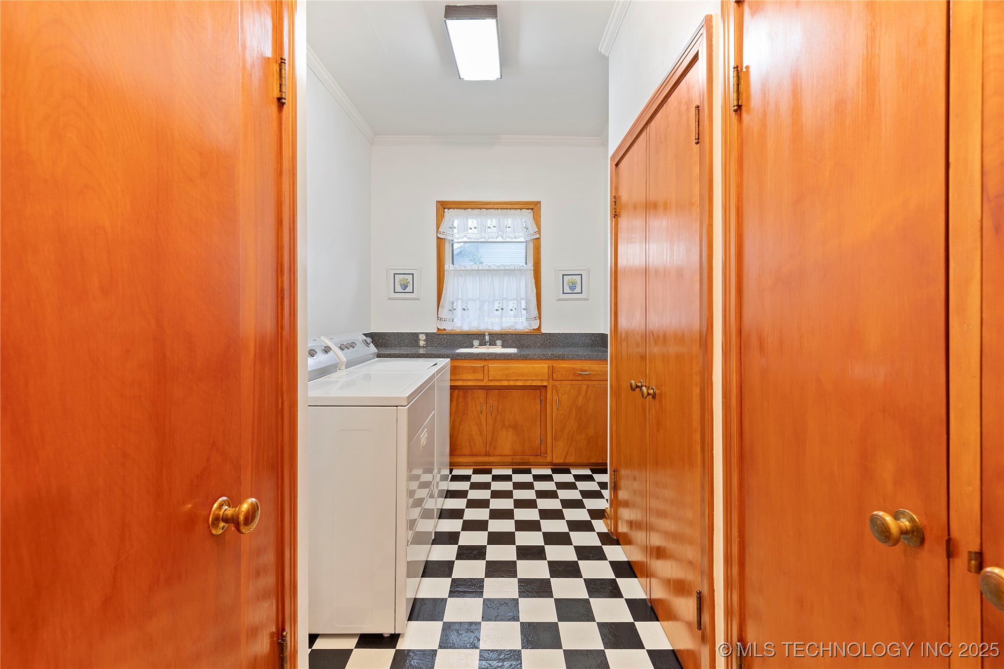 816 S Mcquarrie Avenue Property Photo 27