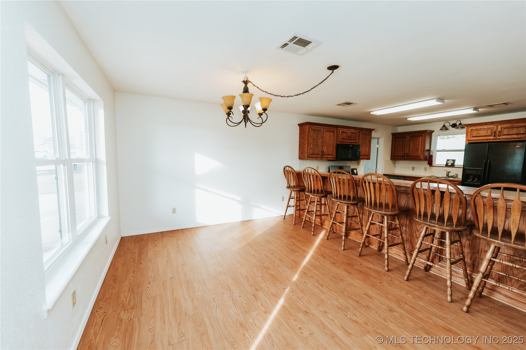 2022 N Reeves Road Property Photo 2