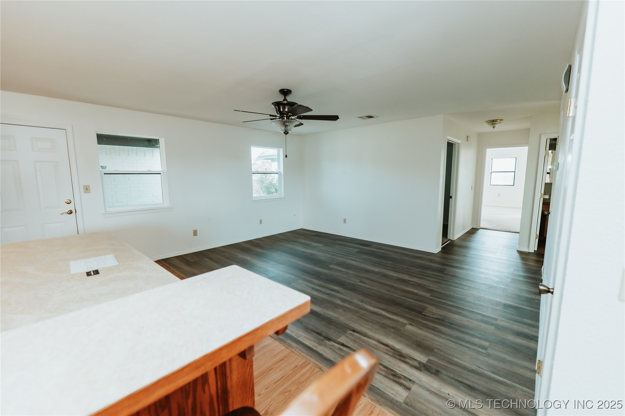 2022 N Reeves Road Property Photo 4