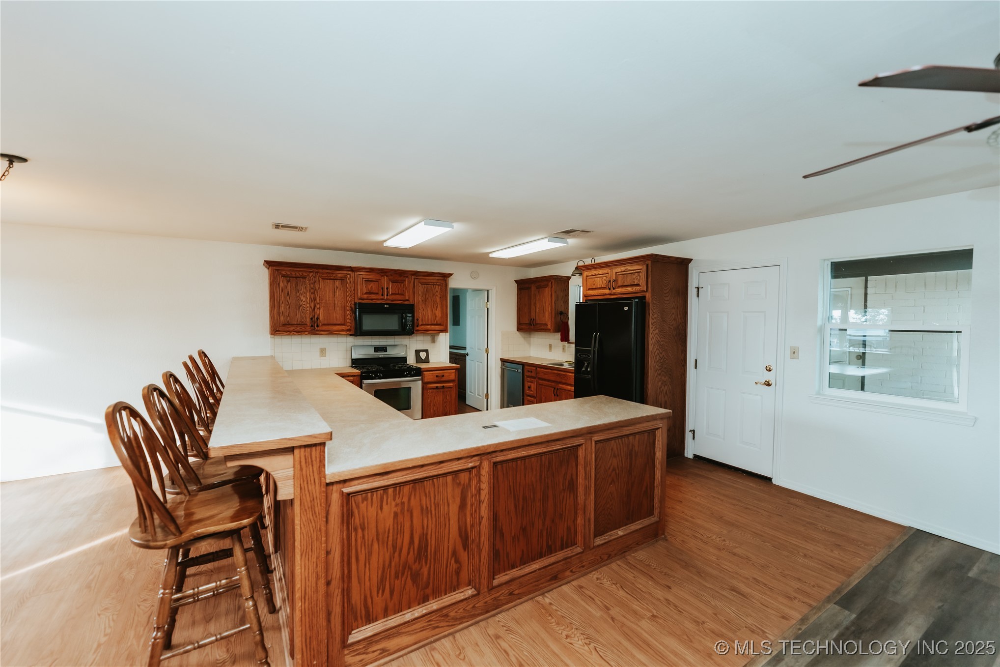 2022 N Reeves Road Property Photo 5