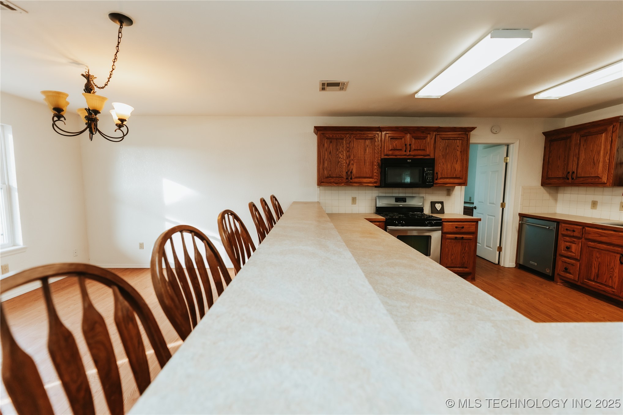 2022 N Reeves Road Property Photo 6