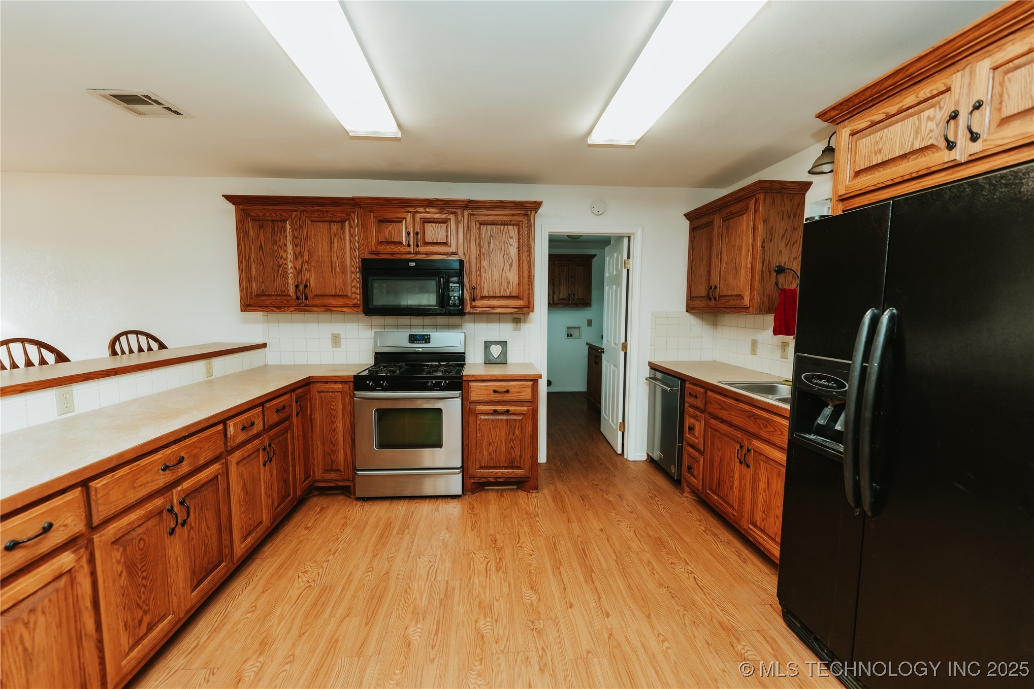 2022 N Reeves Road Property Photo 7