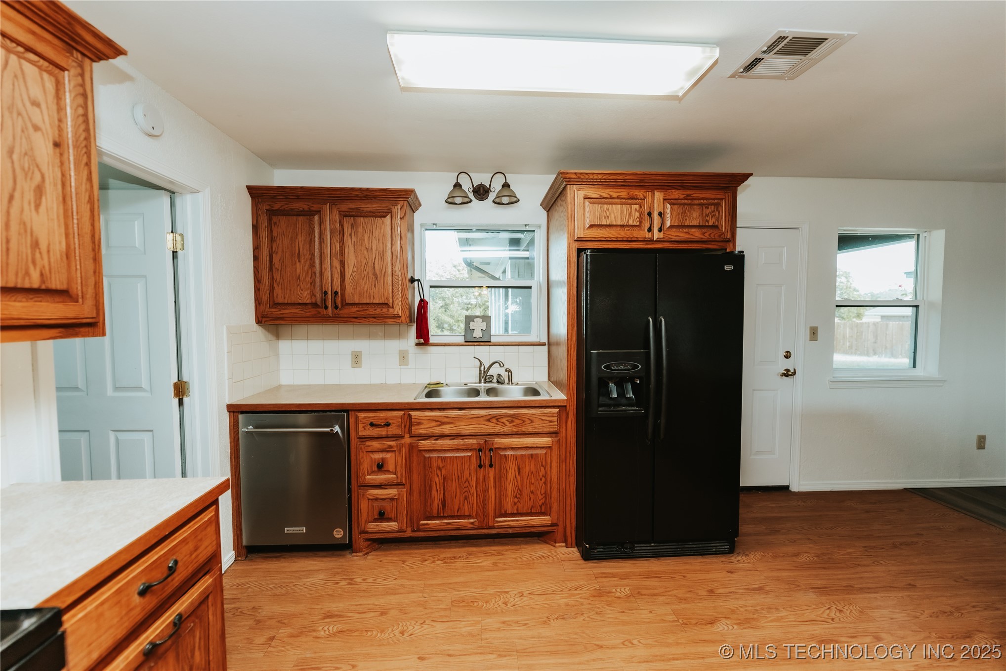 2022 N Reeves Road Property Photo 8