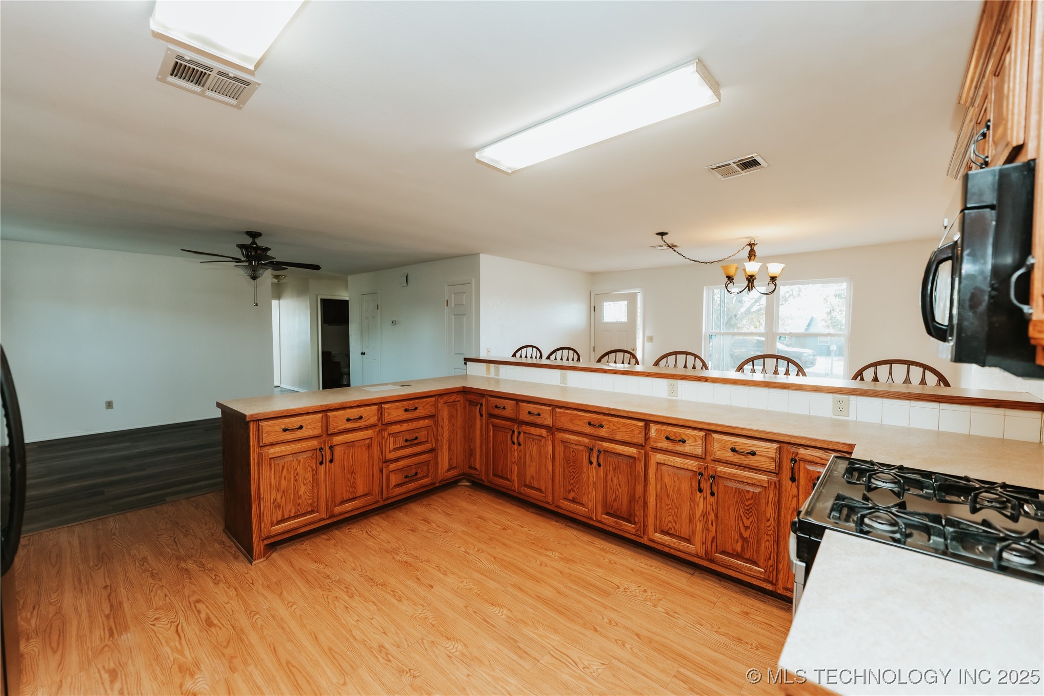 2022 N Reeves Road Property Photo 9