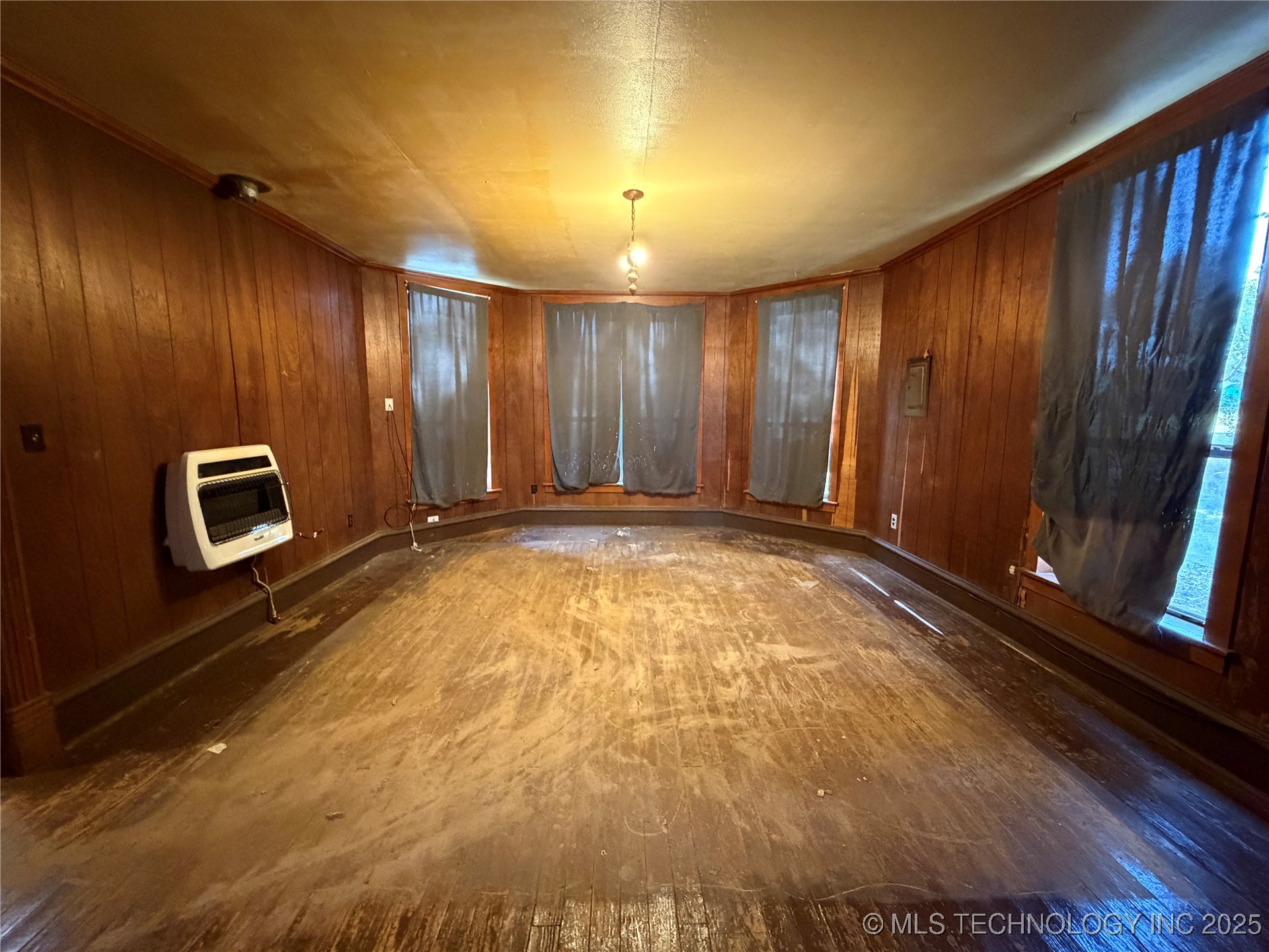 921 E Church Street Property Photo 3